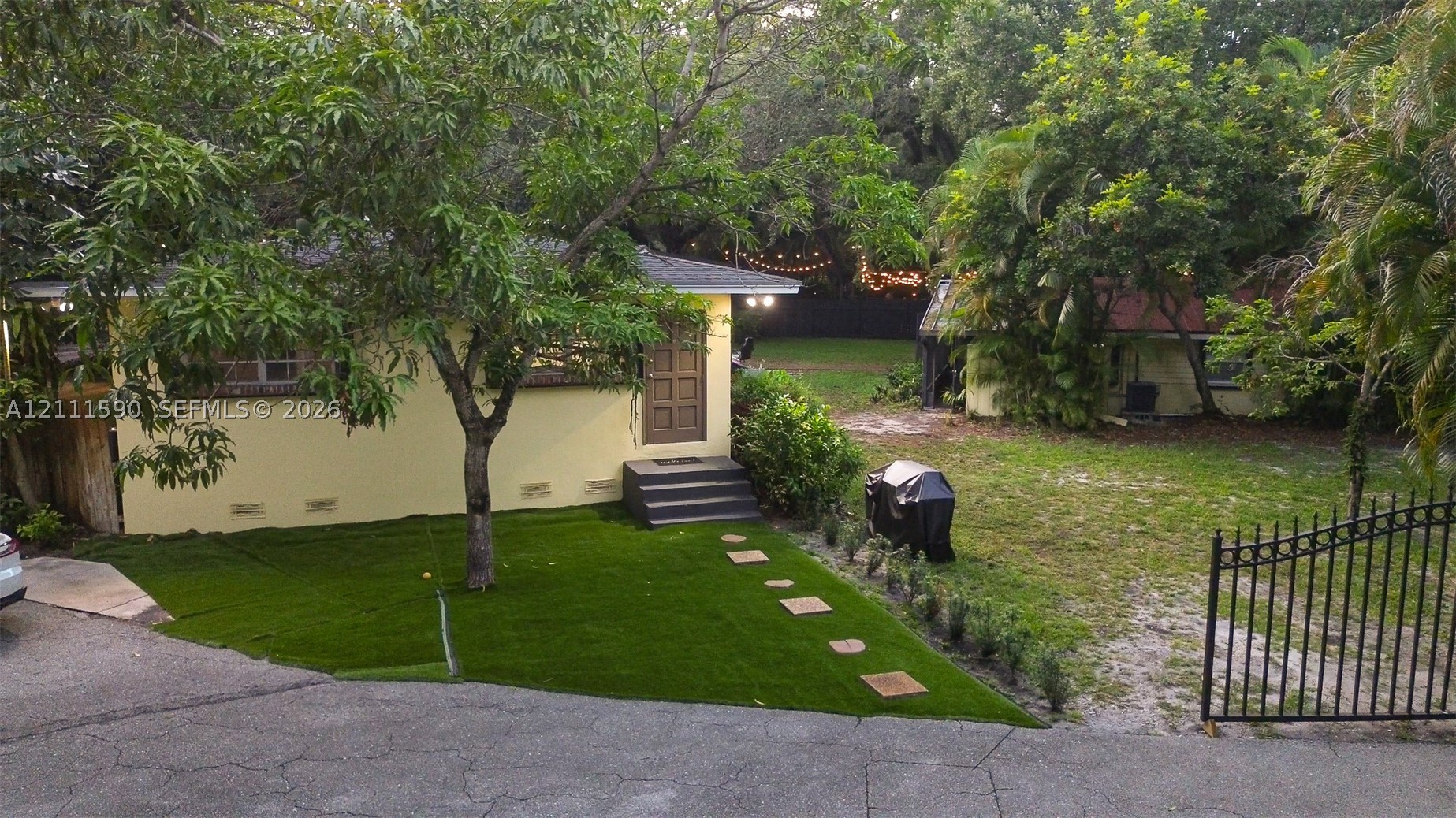 5501 Woodland Ln, Dania Beach FL 33312