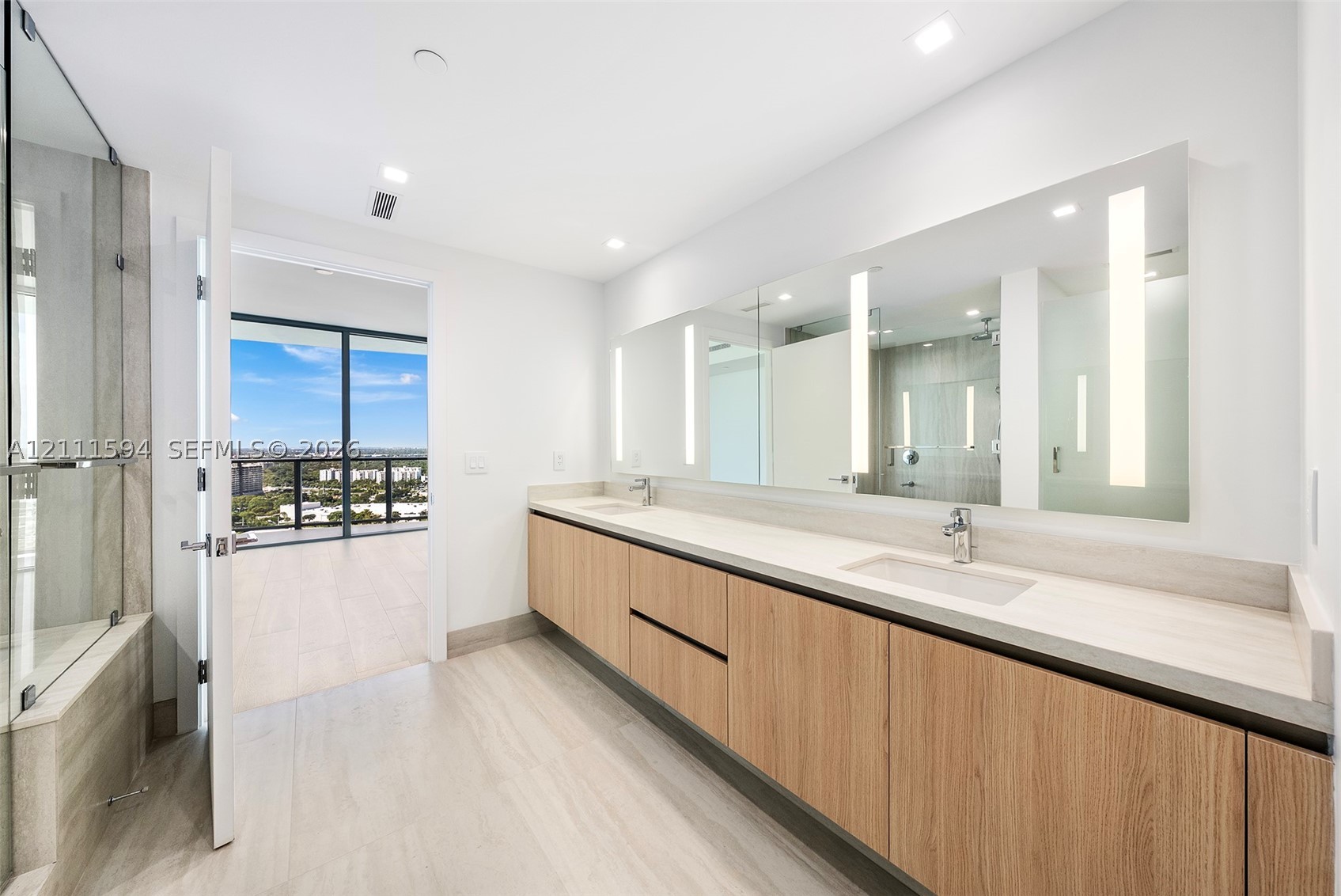 2411 Laguna Cir #2506, North Miami FL 33181