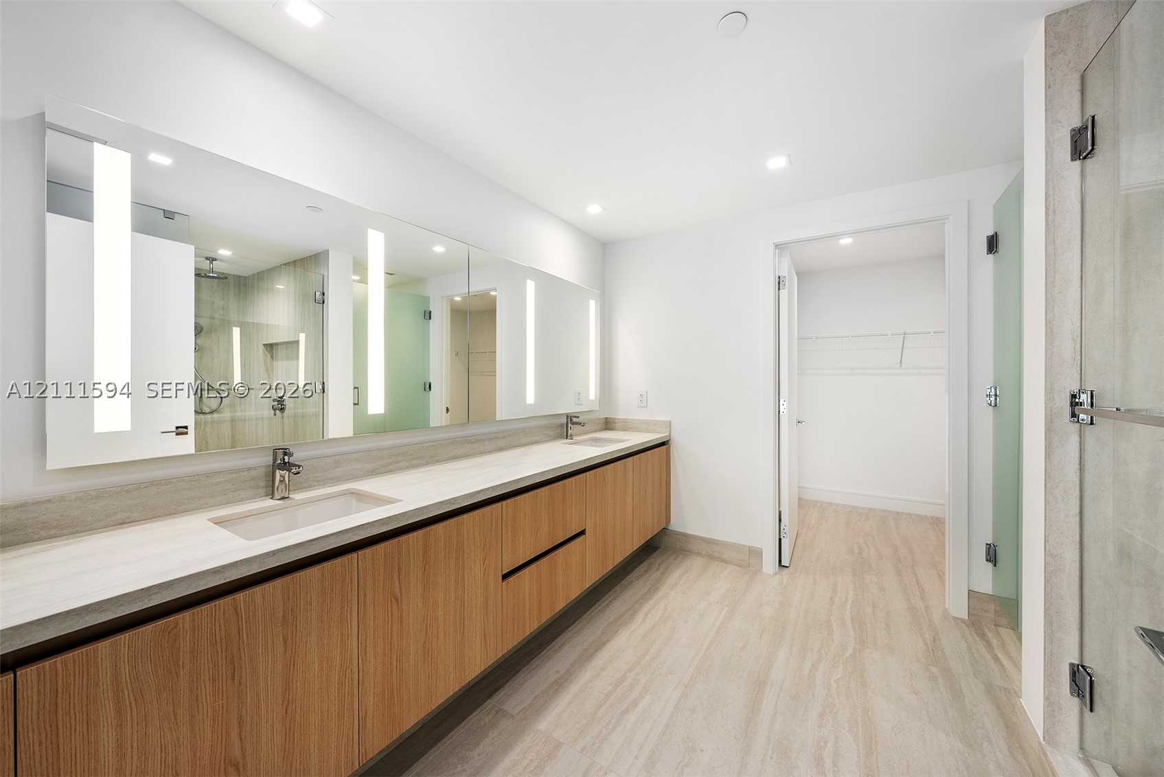 2411 Laguna Cir #2506, North Miami FL 33181