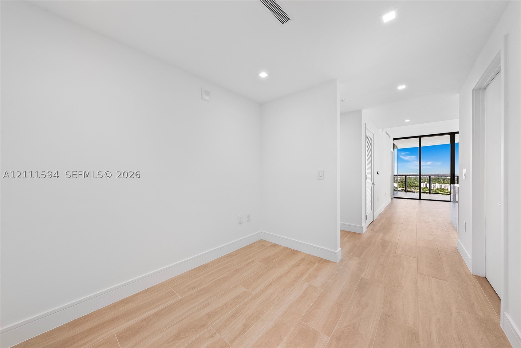 2411 Laguna Cir #2506, North Miami FL 33181