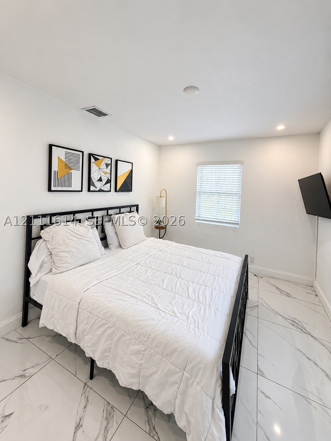 935 NE 164th St, North Miami Beach FL 33162