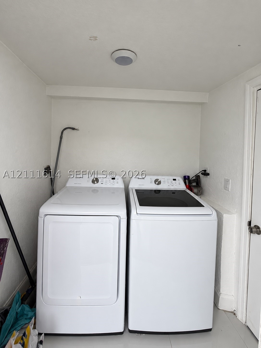 935 NE 164th St, North Miami Beach FL 33162