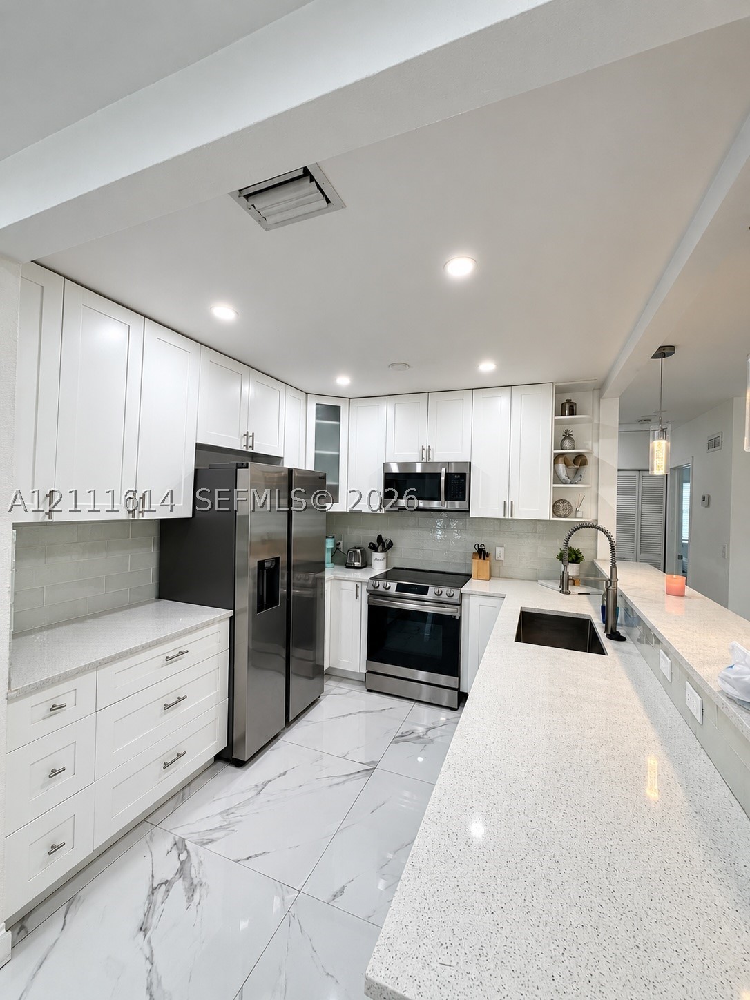 935 NE 164th St, North Miami Beach FL 33162