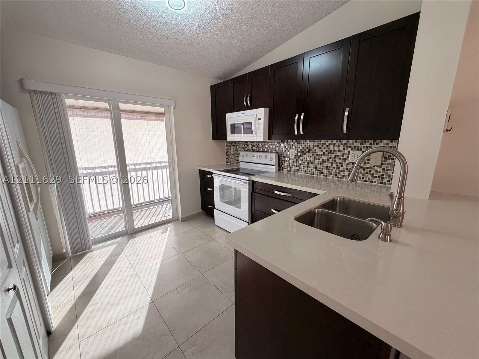 2425 W 76th St #204, Hialeah FL 33016