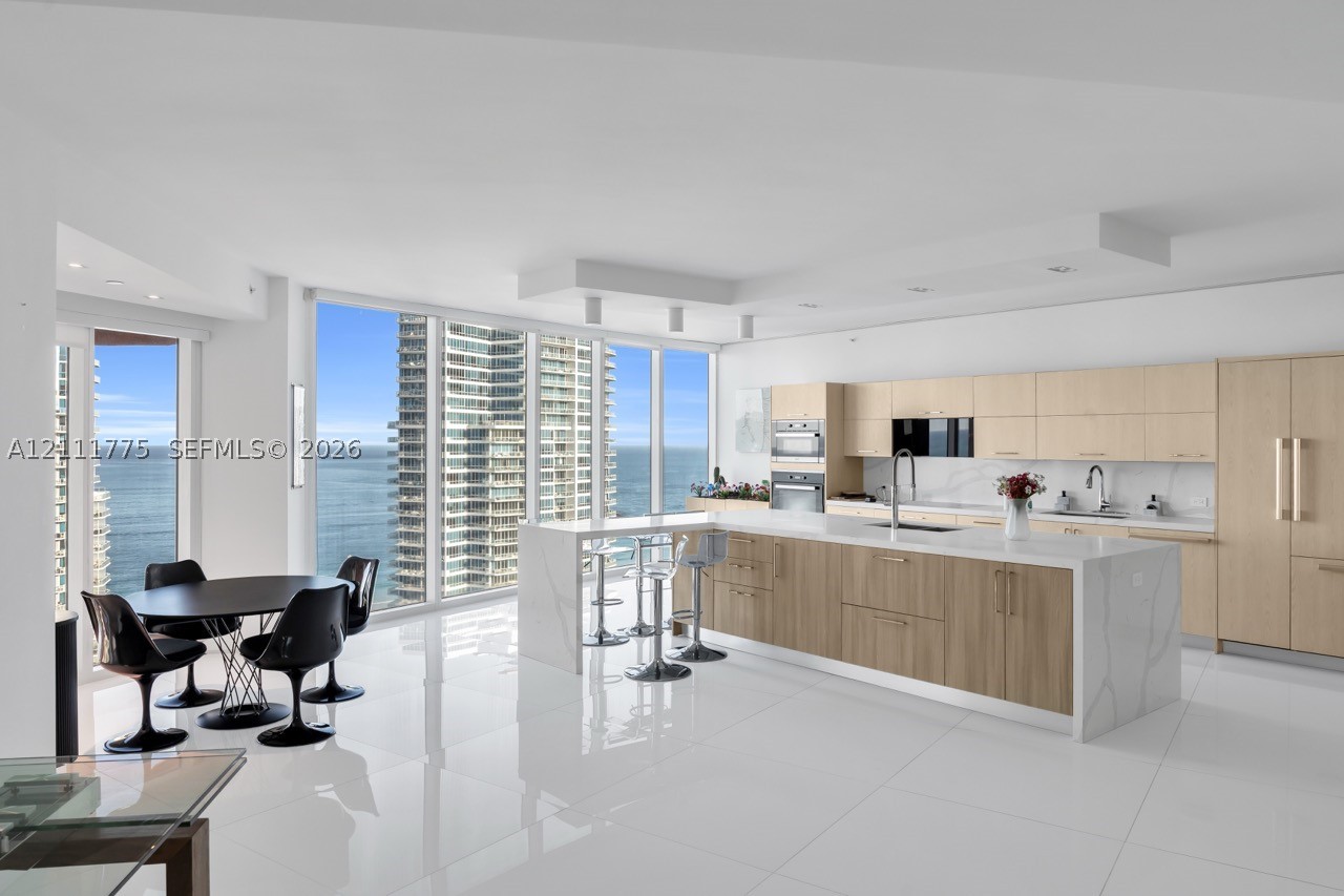 300 S Pointe Dr #3105, Miami Beach FL 33139