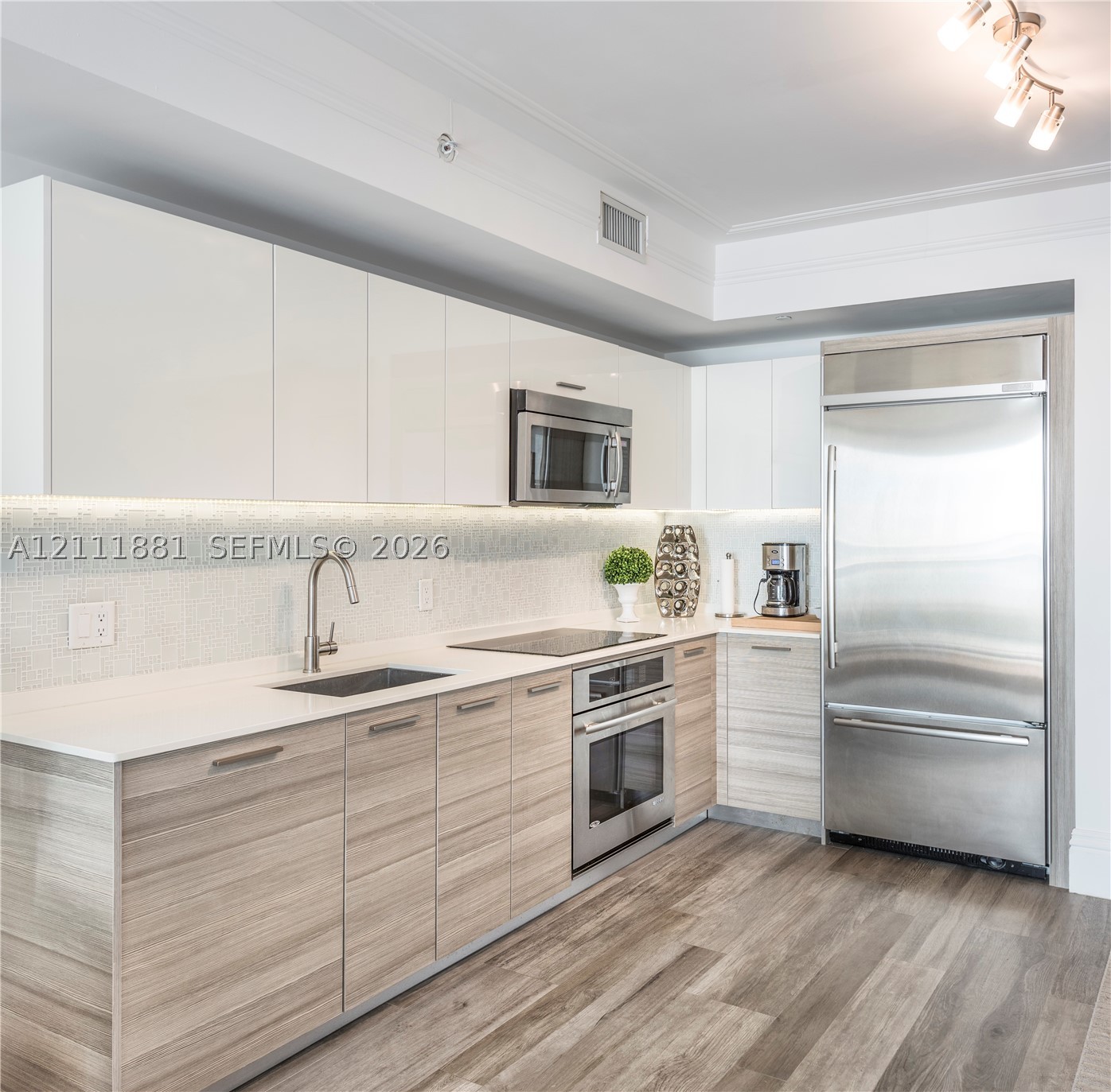 1300 Brickell Bay Dr #1909, Miami FL 33131