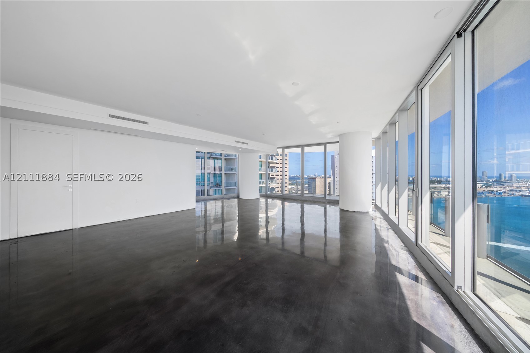 300 Biscayne Boulevard Way #3501E, Miami FL 33131