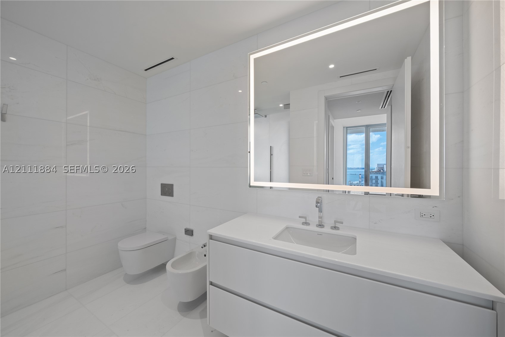 300 Biscayne Boulevard Way #3501E, Miami FL 33131