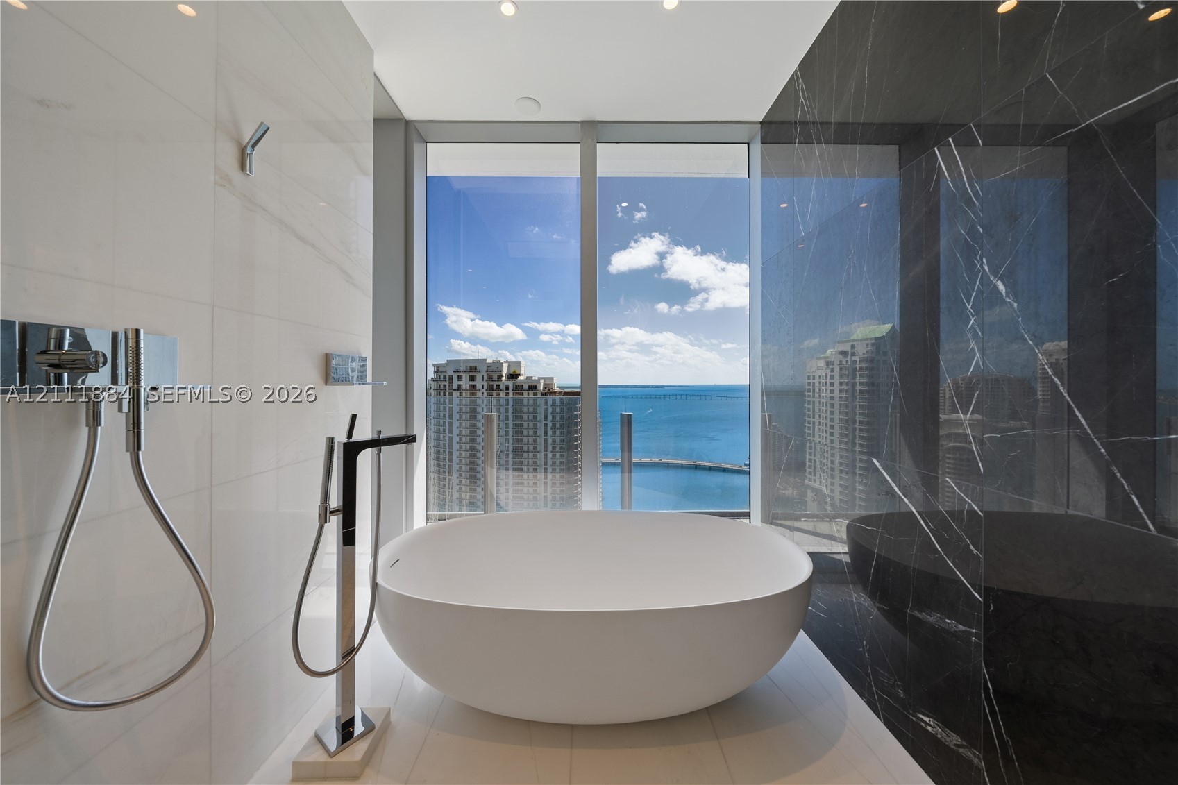 300 Biscayne Boulevard Way #3501E, Miami FL 33131