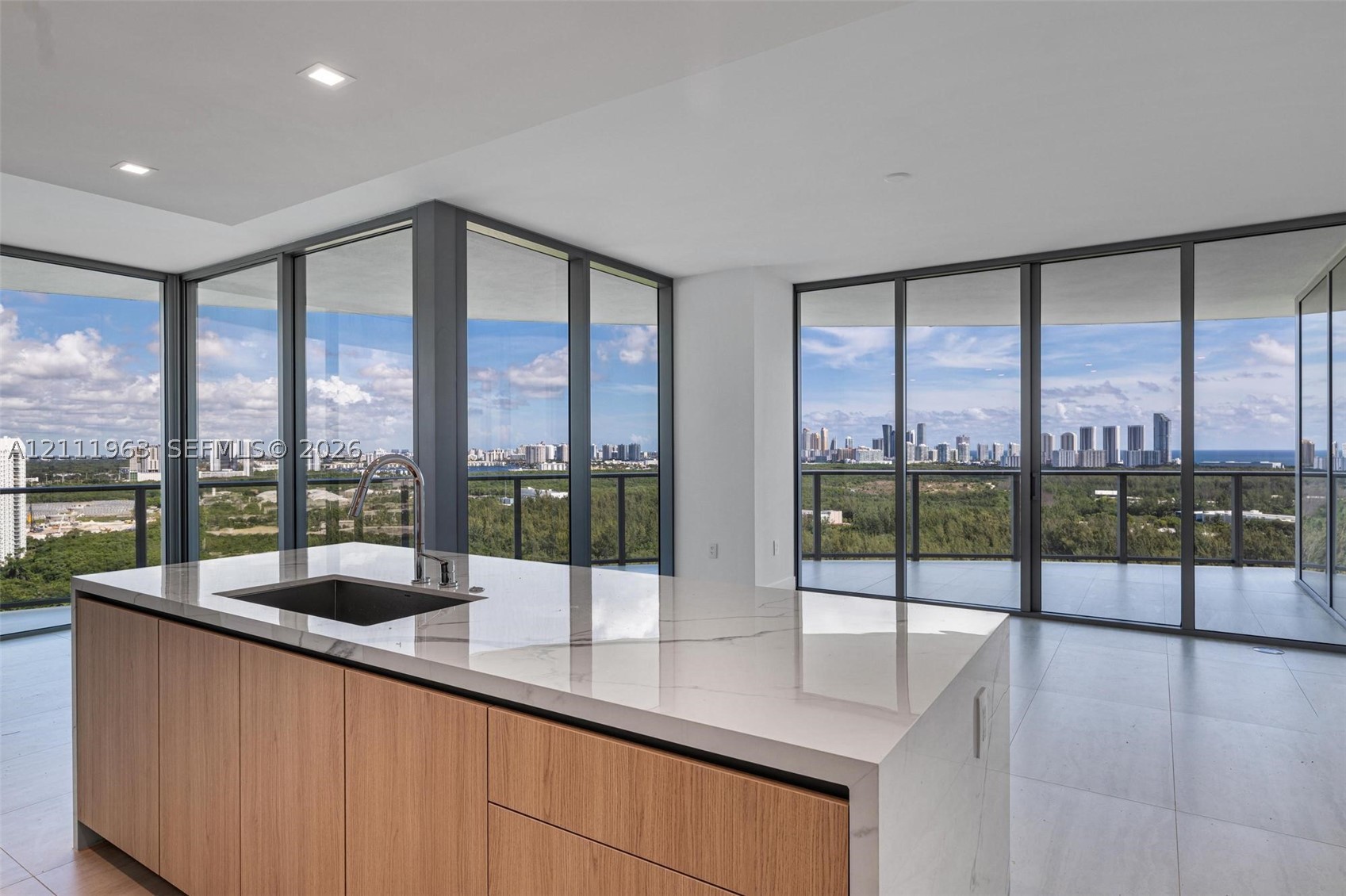 2411 Laguna Cir #2311, North Miami FL 33180