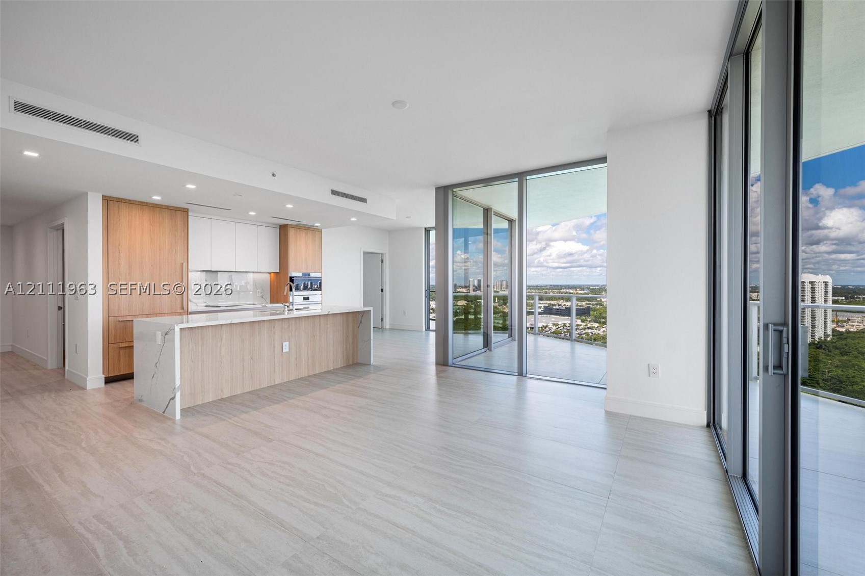 2411 Laguna Cir #2311, North Miami FL 33180