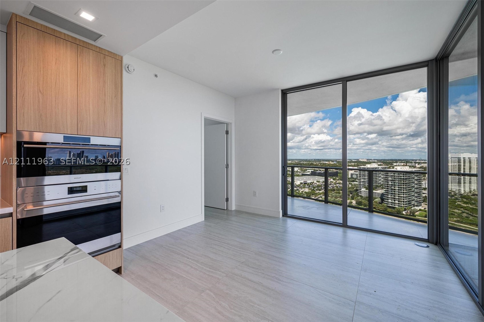 2411 Laguna Cir #2311, North Miami FL 33180