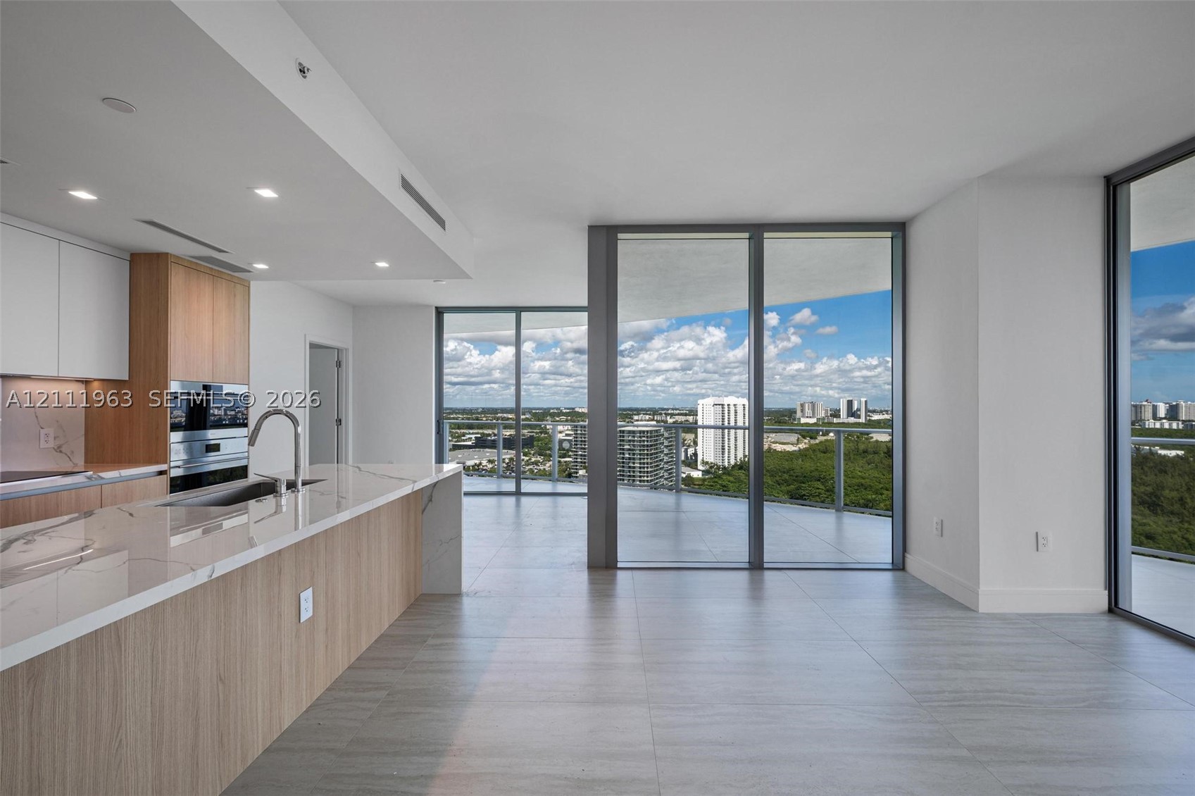 2411 Laguna Cir #2311, North Miami FL 33180