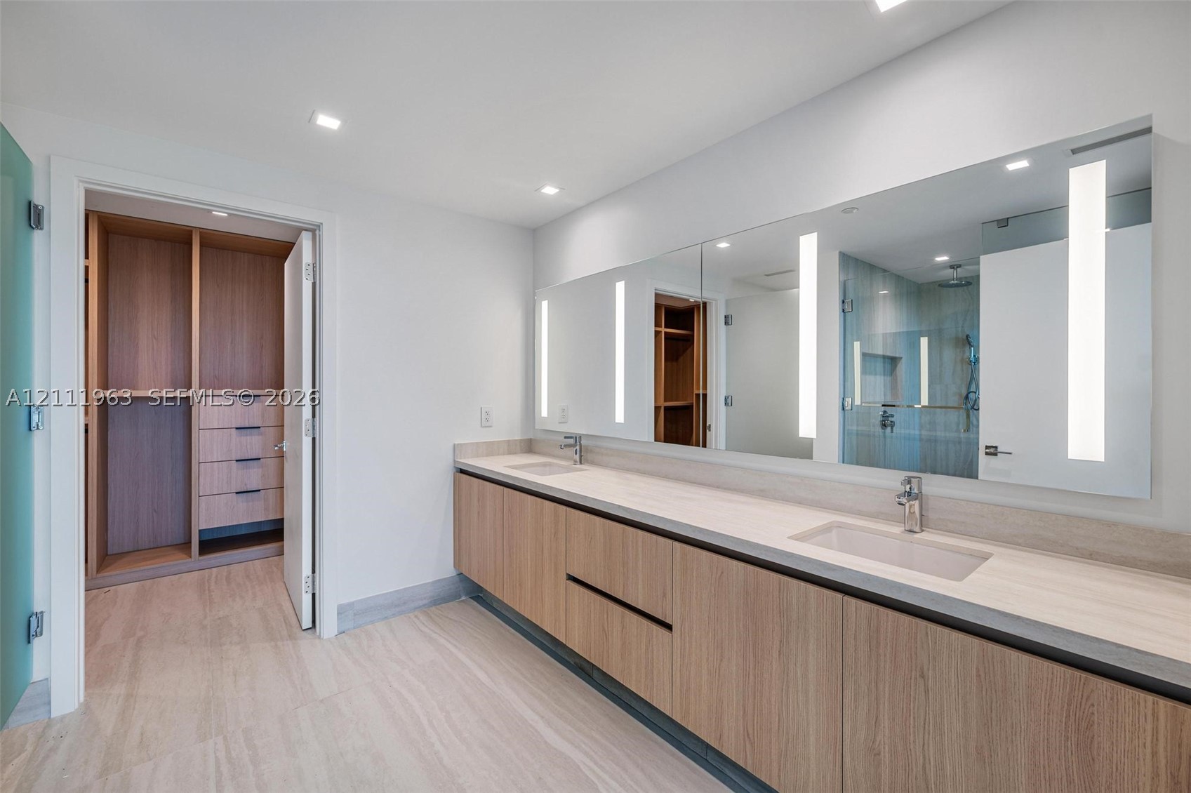 2411 Laguna Cir #2311, North Miami FL 33180