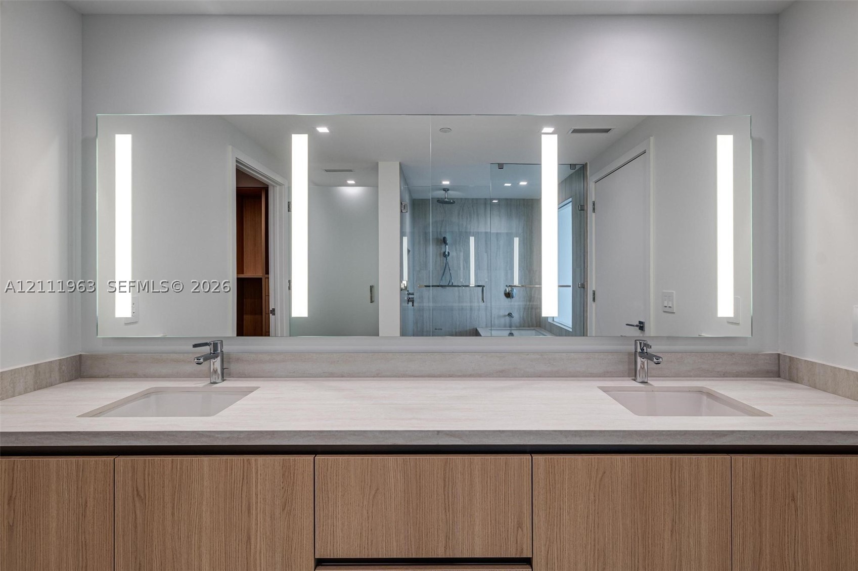 2411 Laguna Cir #2311, North Miami FL 33180