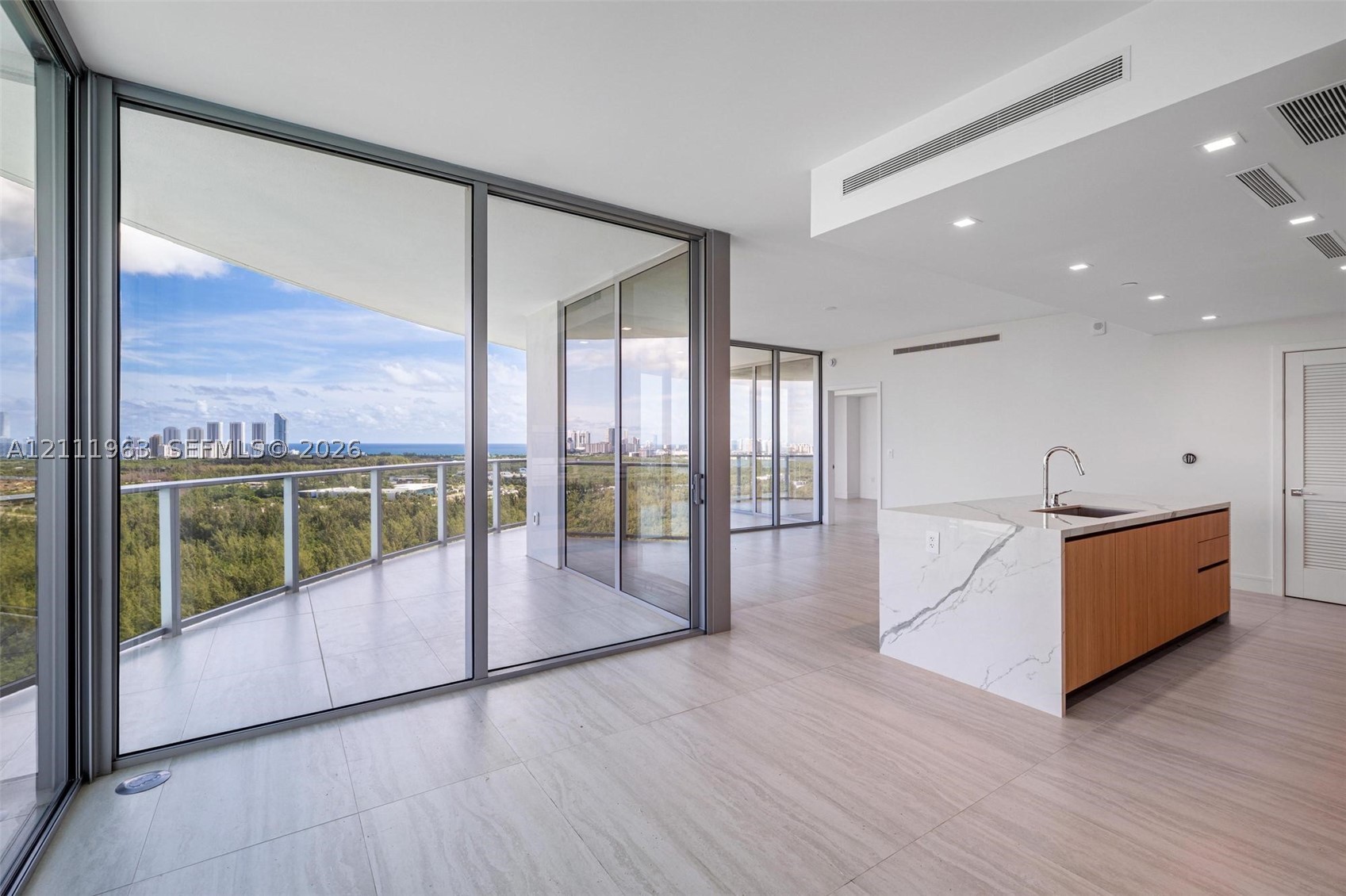 2411 Laguna Cir #2311, North Miami FL 33180