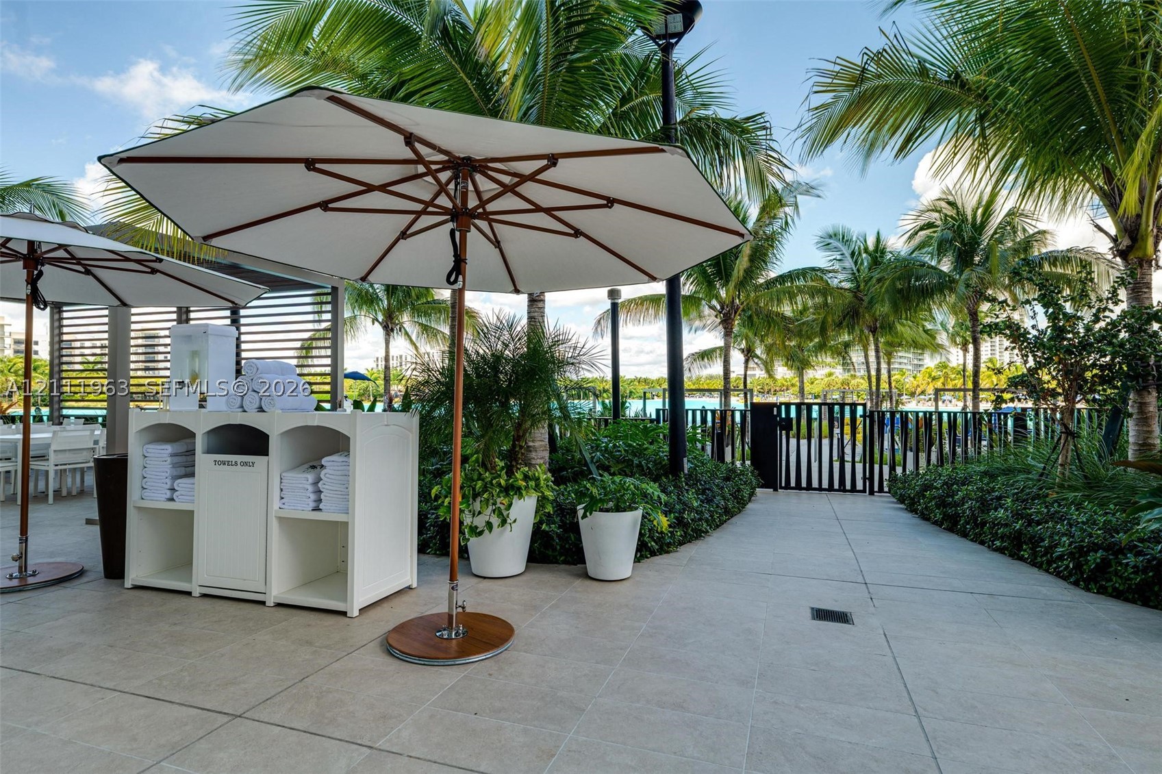 2411 Laguna Cir #2311, North Miami FL 33180