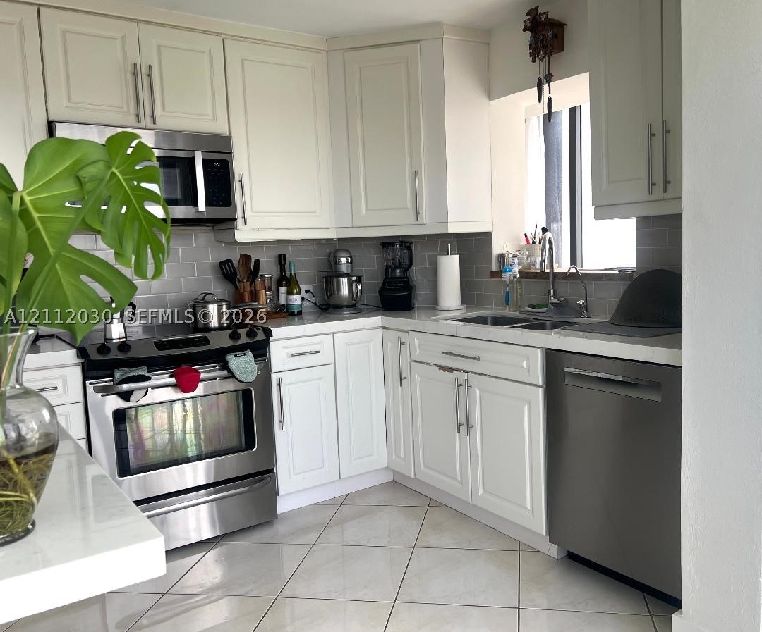 2333 Brickell Ave #1516, Miami FL 33129