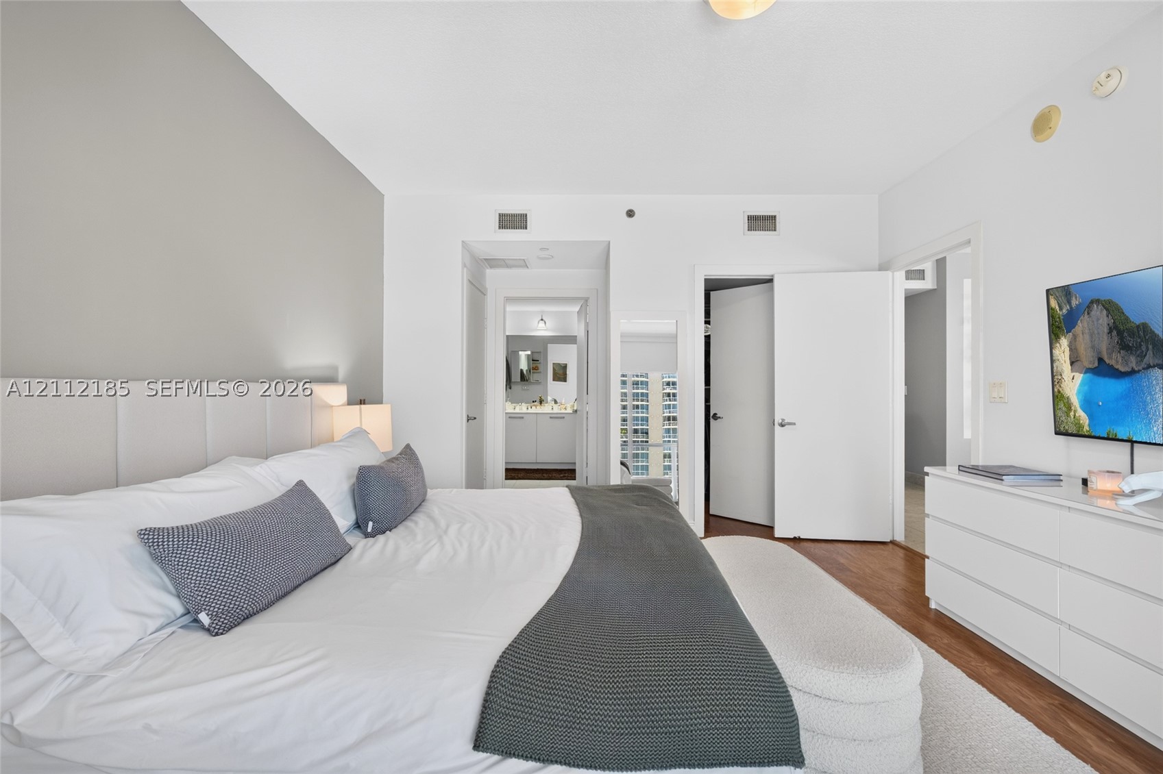 1060 Brickell Ave #2401, Miami FL 33131