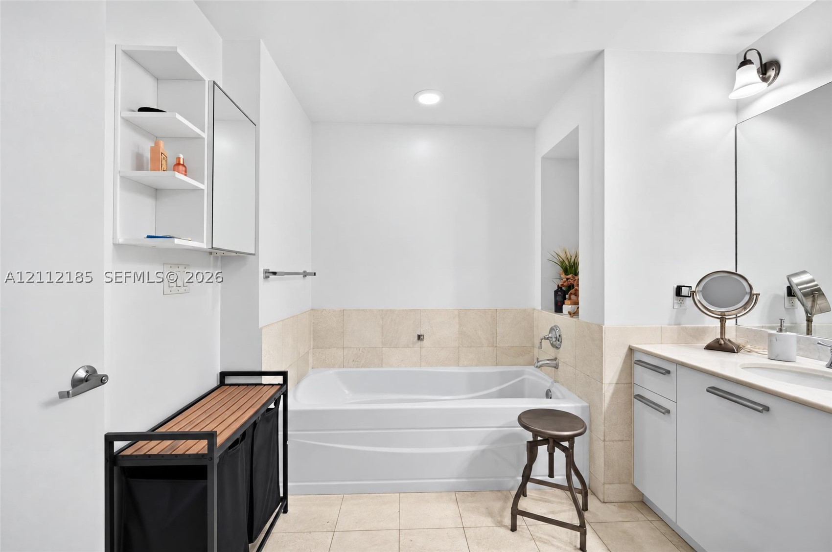 1060 Brickell Ave #2401, Miami FL 33131