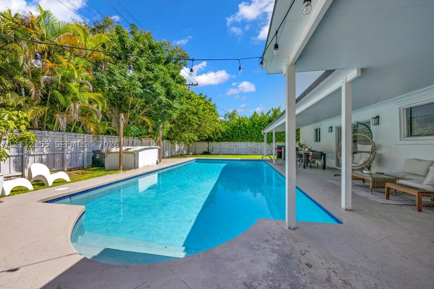 8815 SW 160th St, Palmetto Bay FL 33157