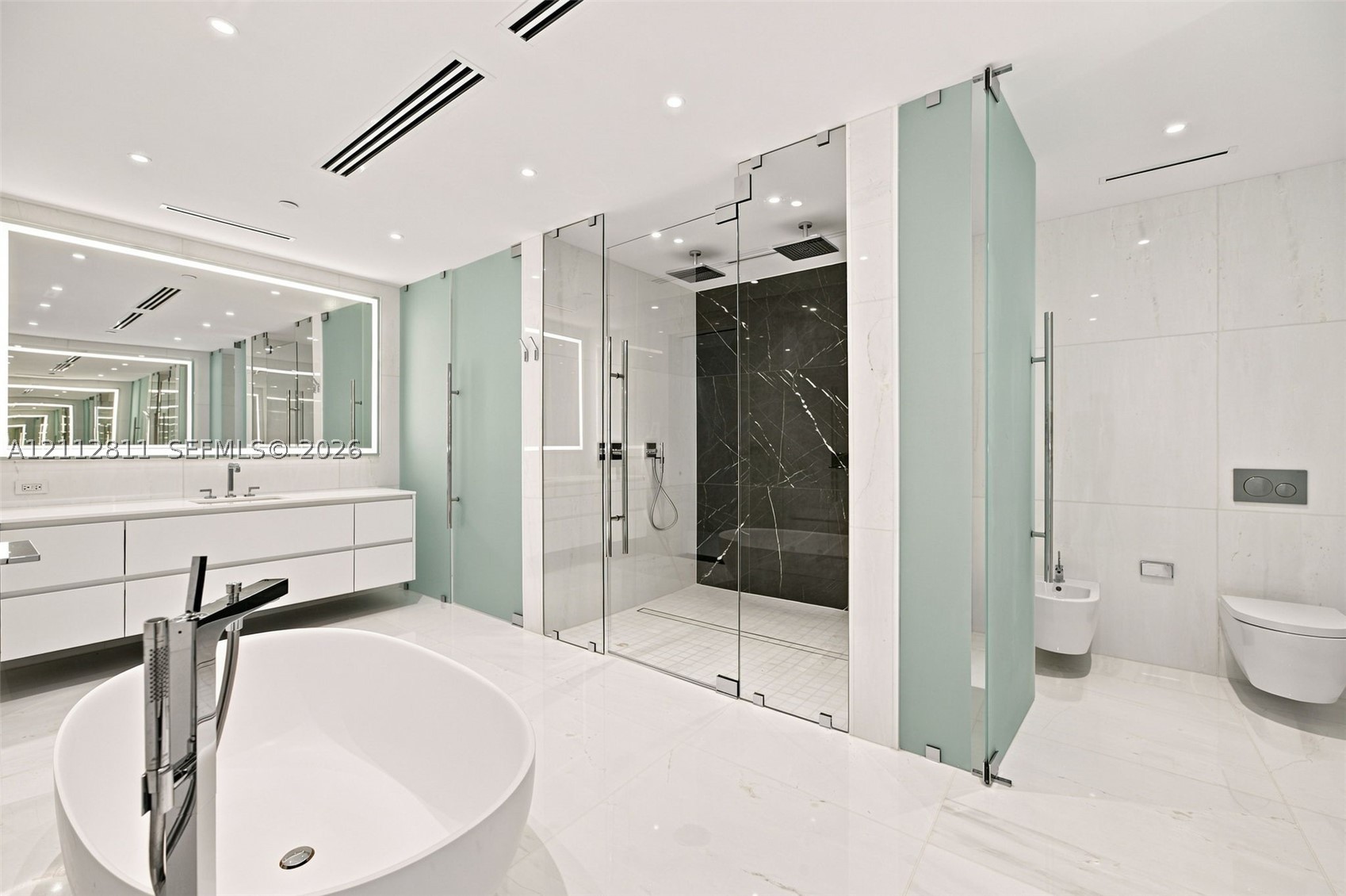 300 Biscayne Boulevard Way #5002E, Miami FL 33131