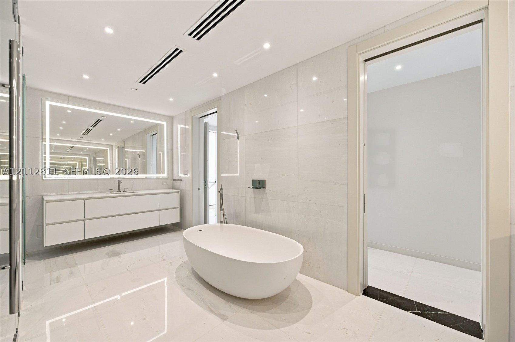 300 Biscayne Boulevard Way #5002E, Miami FL 33131