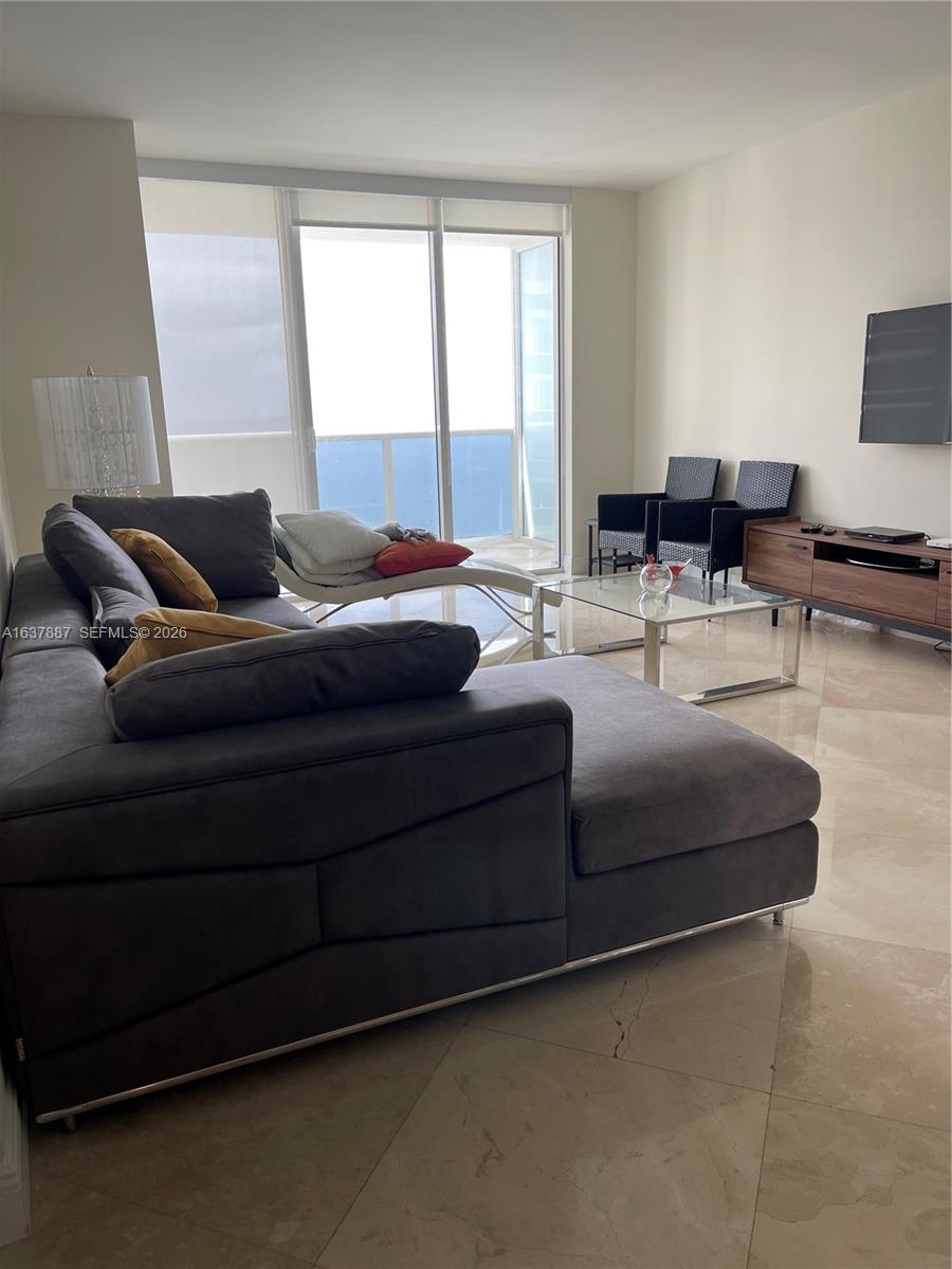 Hallandale Beach FL 33009 - A1637887