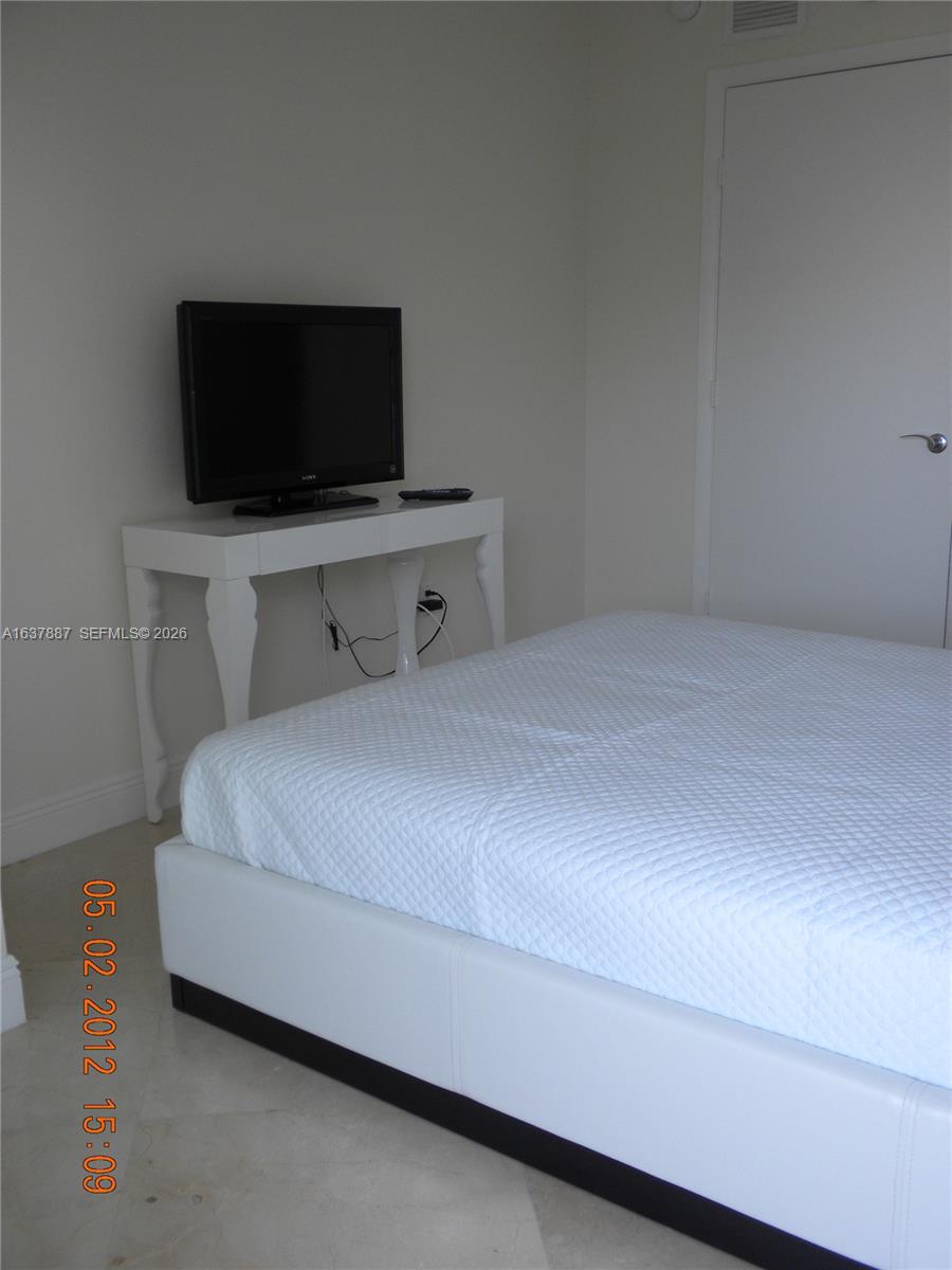 Hallandale Beach FL 33009 - A1637887