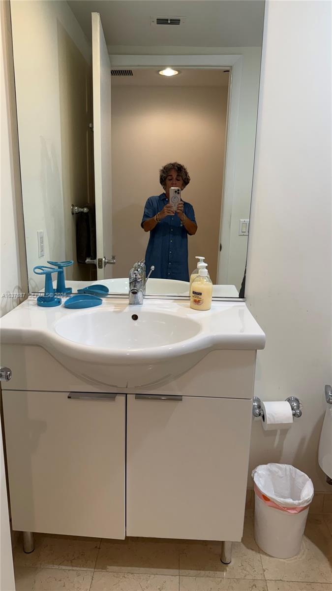 Hallandale Beach FL 33009 - A1637887