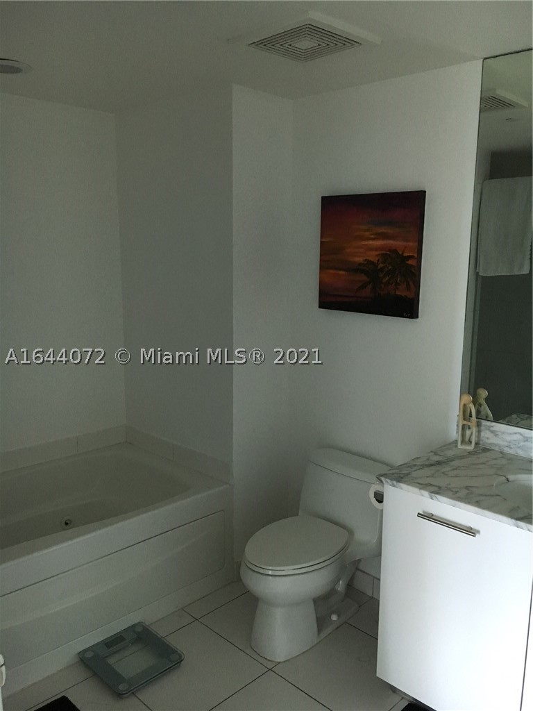 55 SE 6 ST #2006, Miami FL 33131