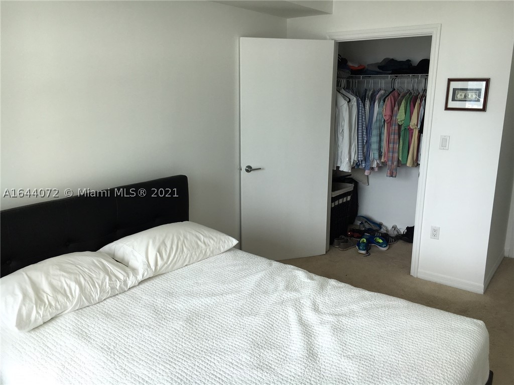 55 SE 6 ST #2006, Miami FL 33131