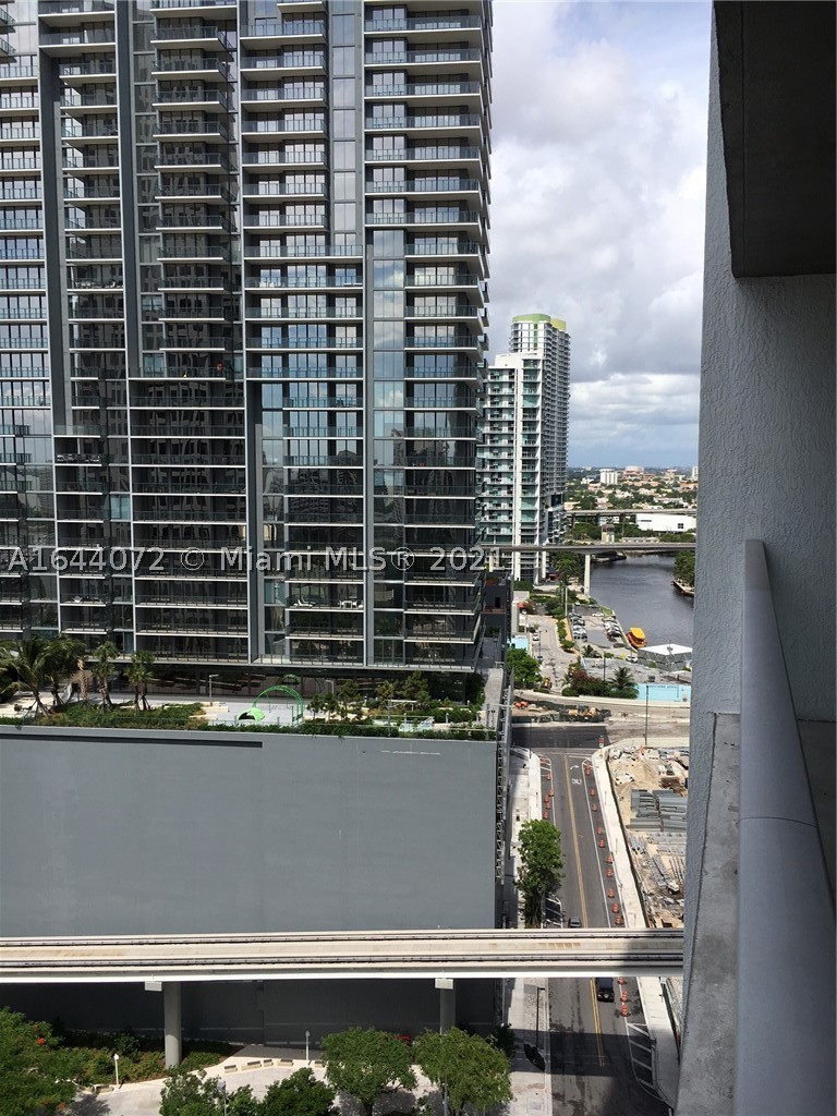 55 SE 6 ST #2006, Miami FL 33131