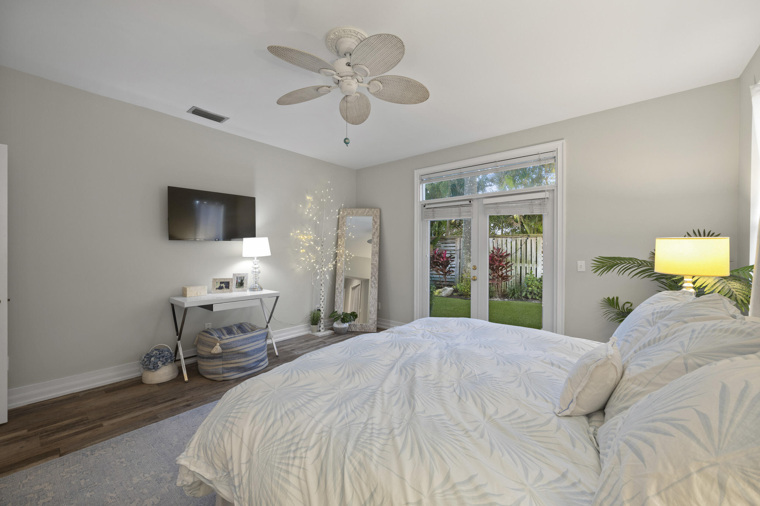 122 Lighthouse, Jupiter Inlet Colony FL 33469