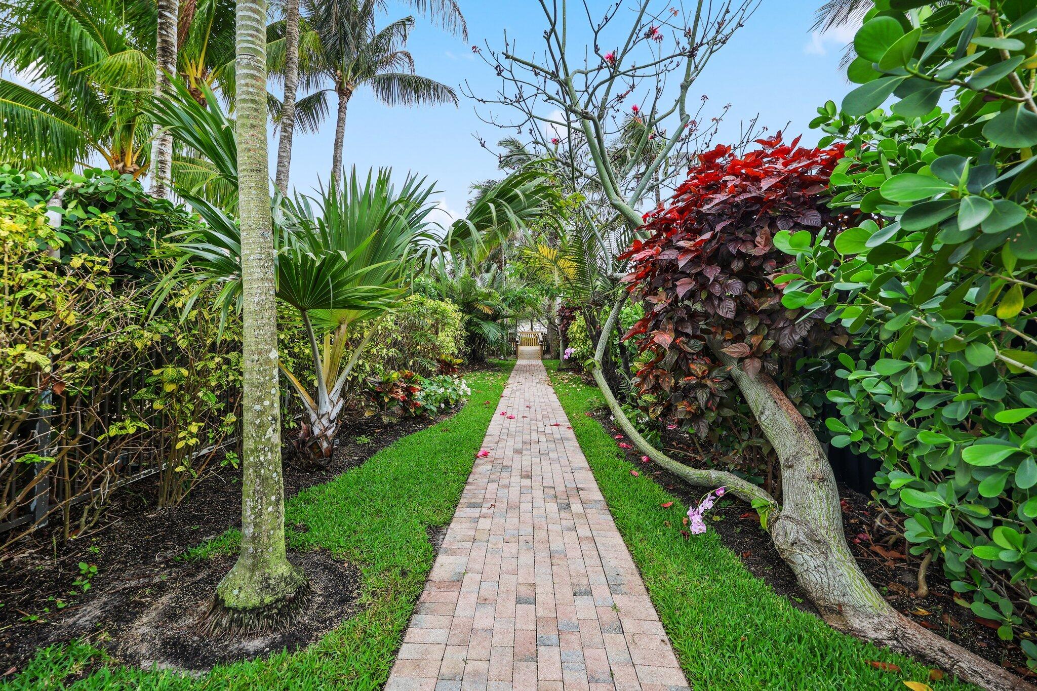 122 Lighthouse, Jupiter Inlet Colony FL 33469