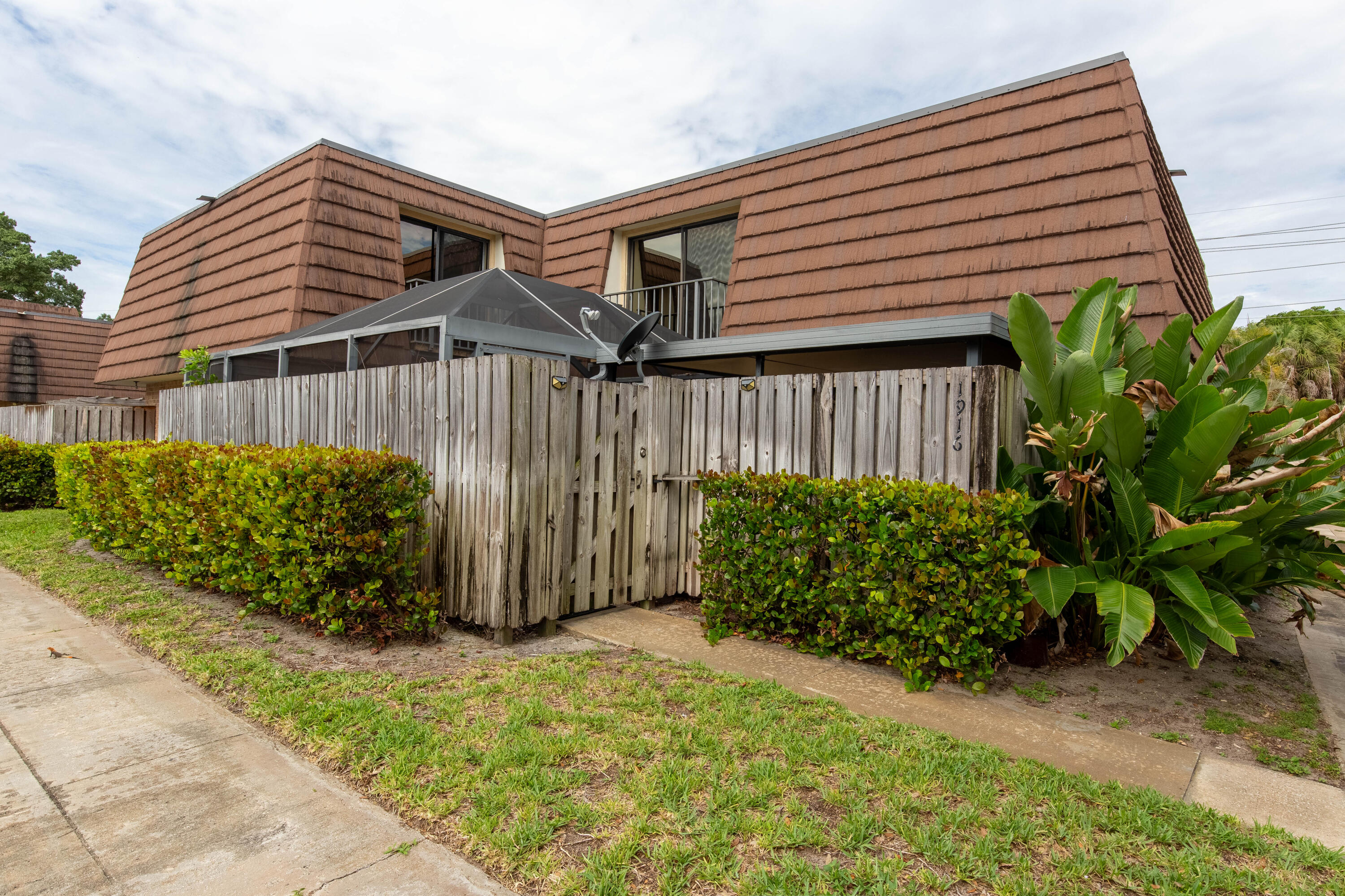 1916 19th, Palm Beach Gardens FL 33418