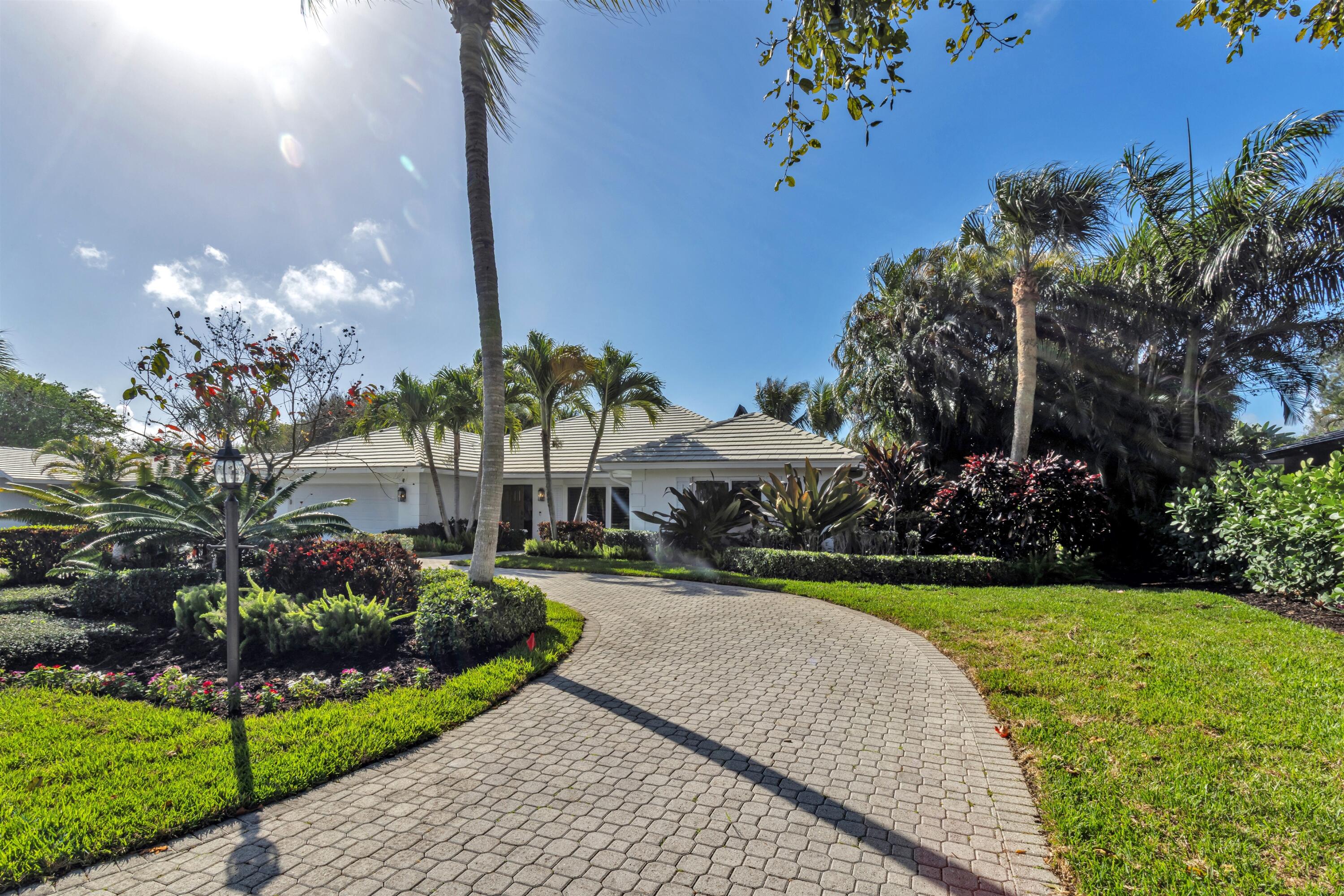 2720 Cardinal, Gulf Stream FL 33483