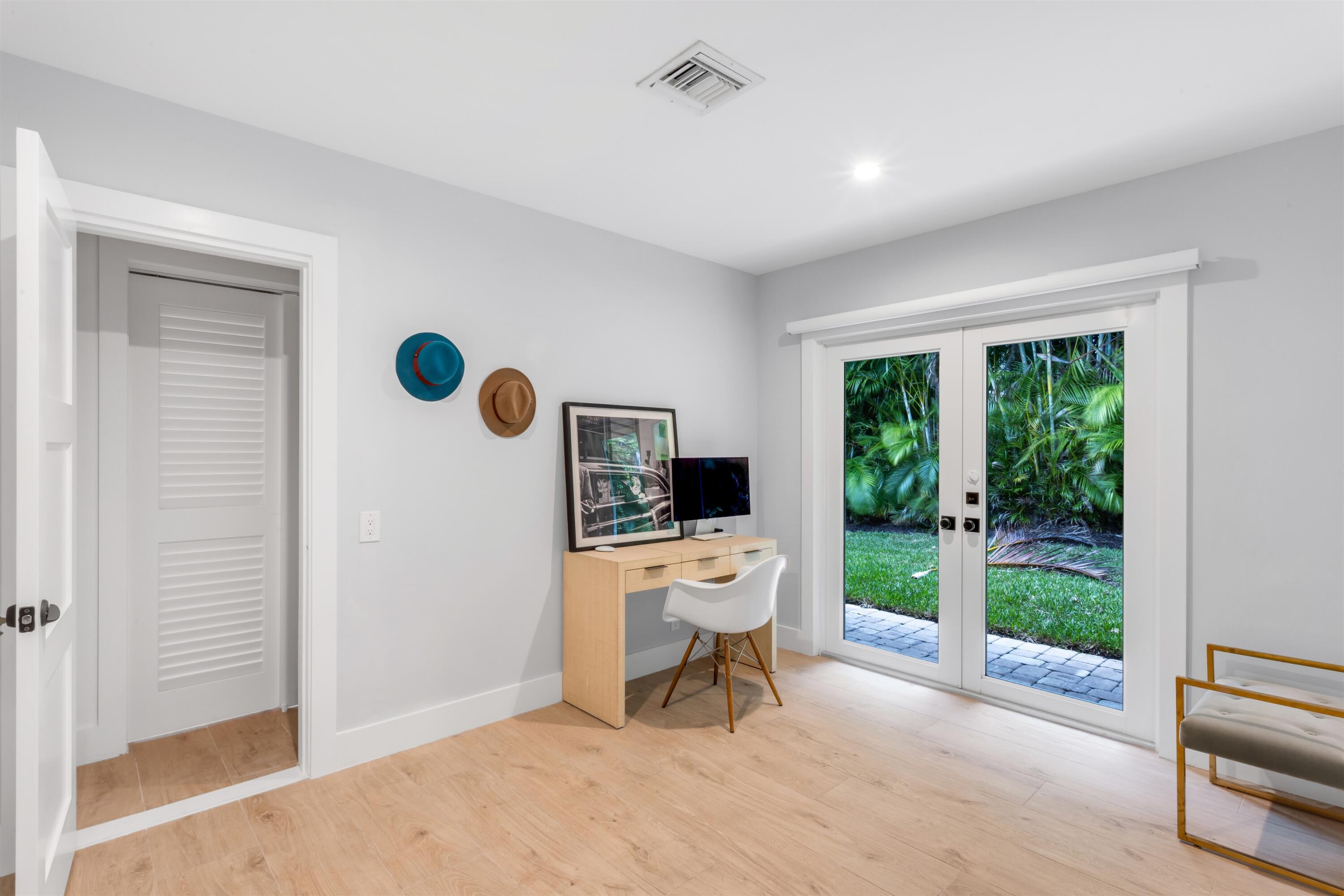 2720 Cardinal, Gulf Stream FL 33483