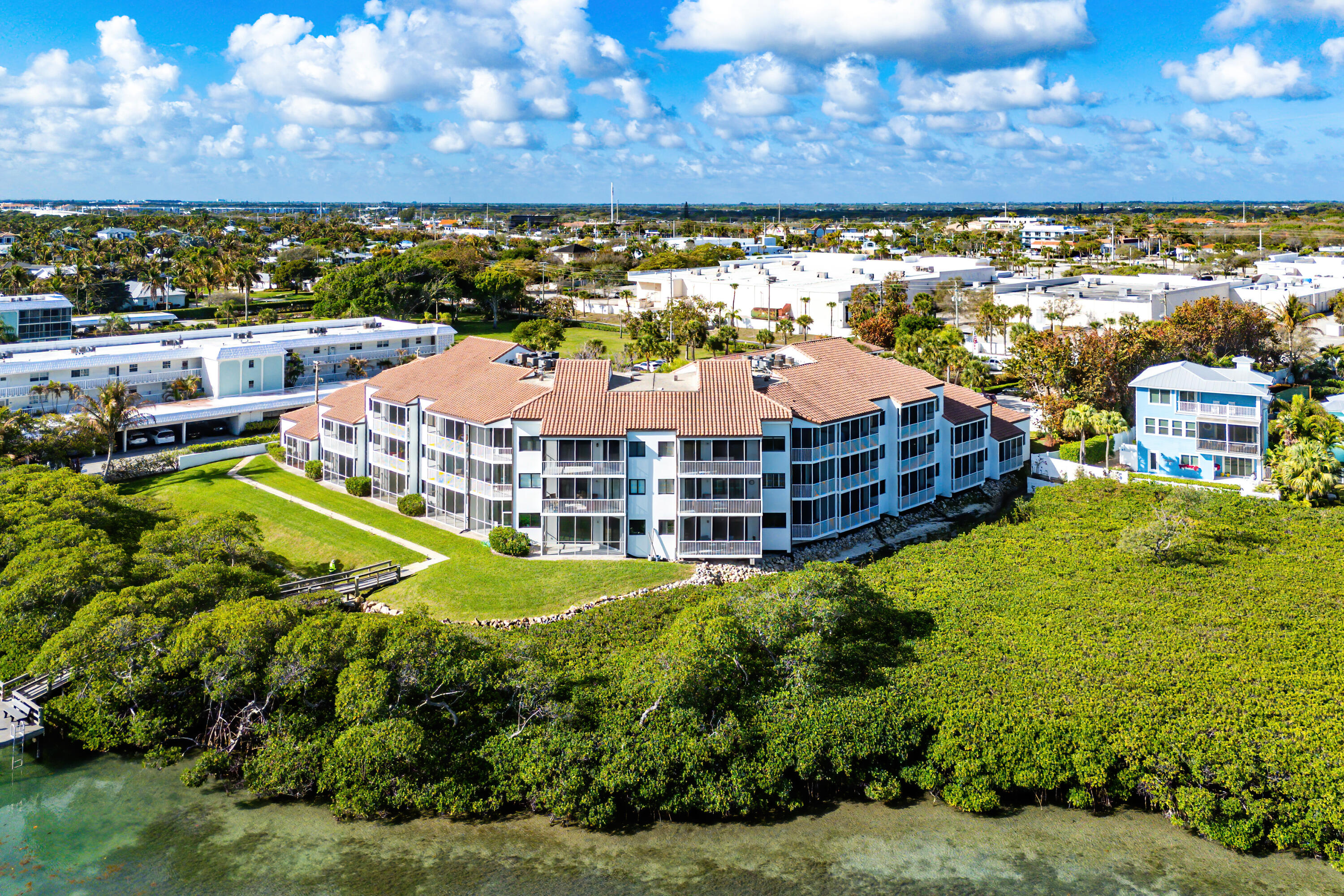 200 Waterway #104, Tequesta FL 33469