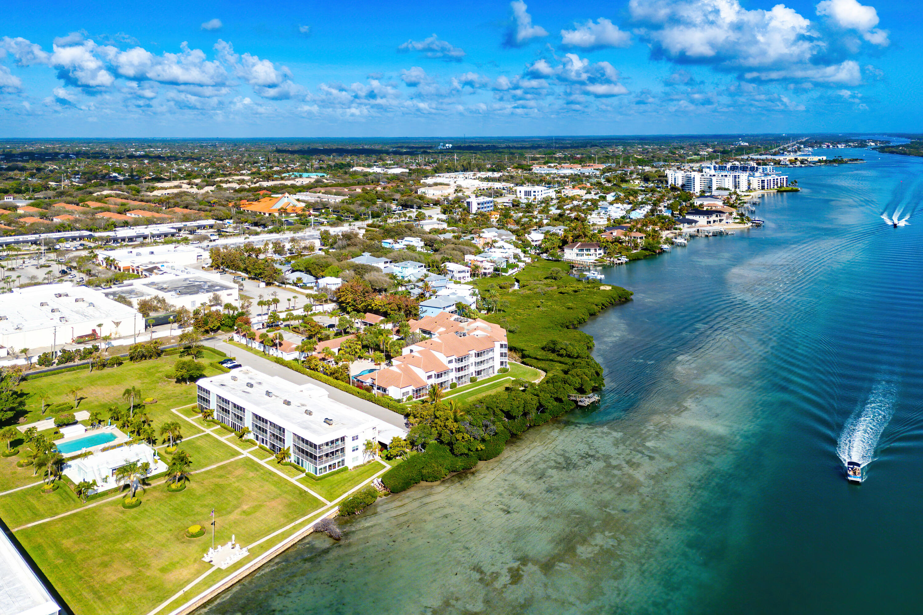 200 Waterway #104, Tequesta FL 33469