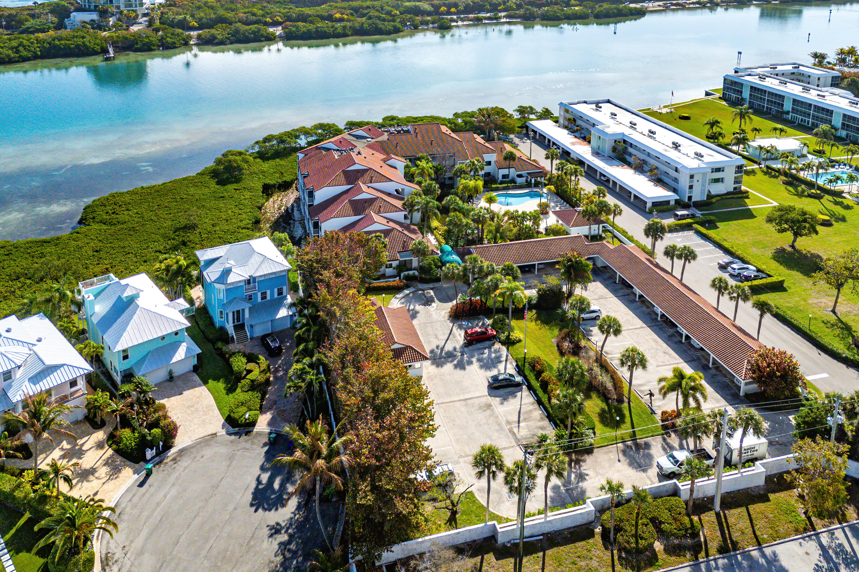 200 Waterway #104, Tequesta FL 33469