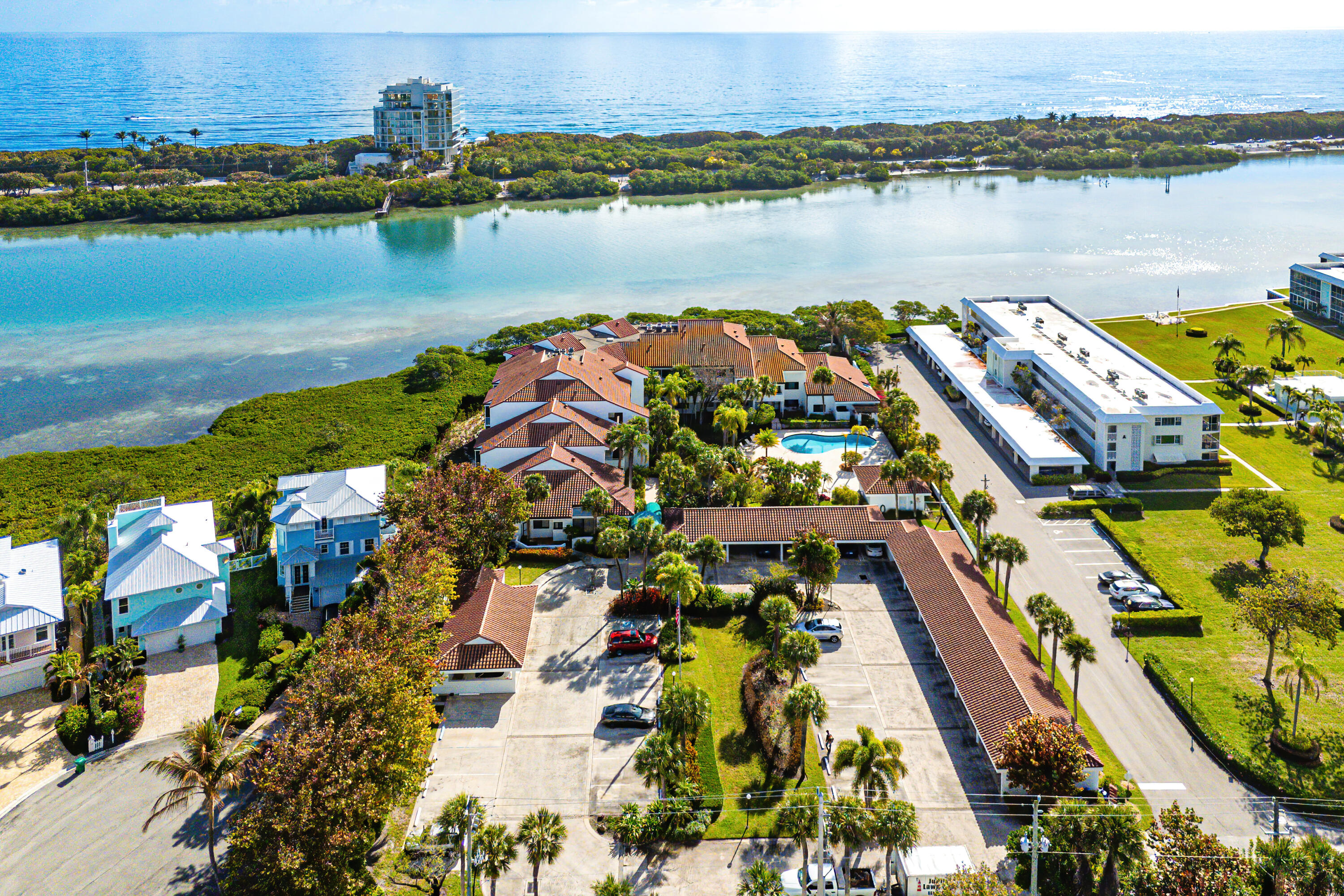 200 Waterway #104, Tequesta FL 33469