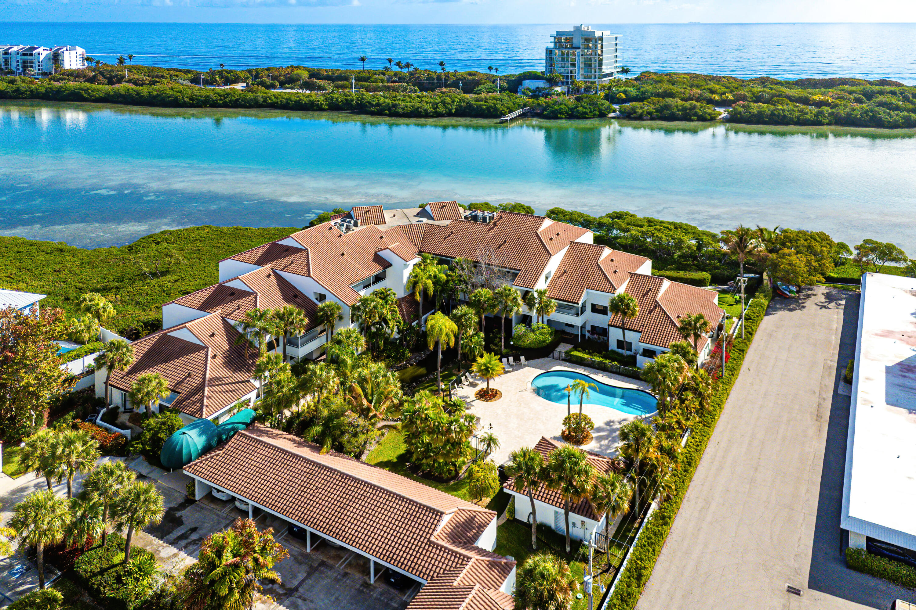 200 Waterway #104, Tequesta FL 33469