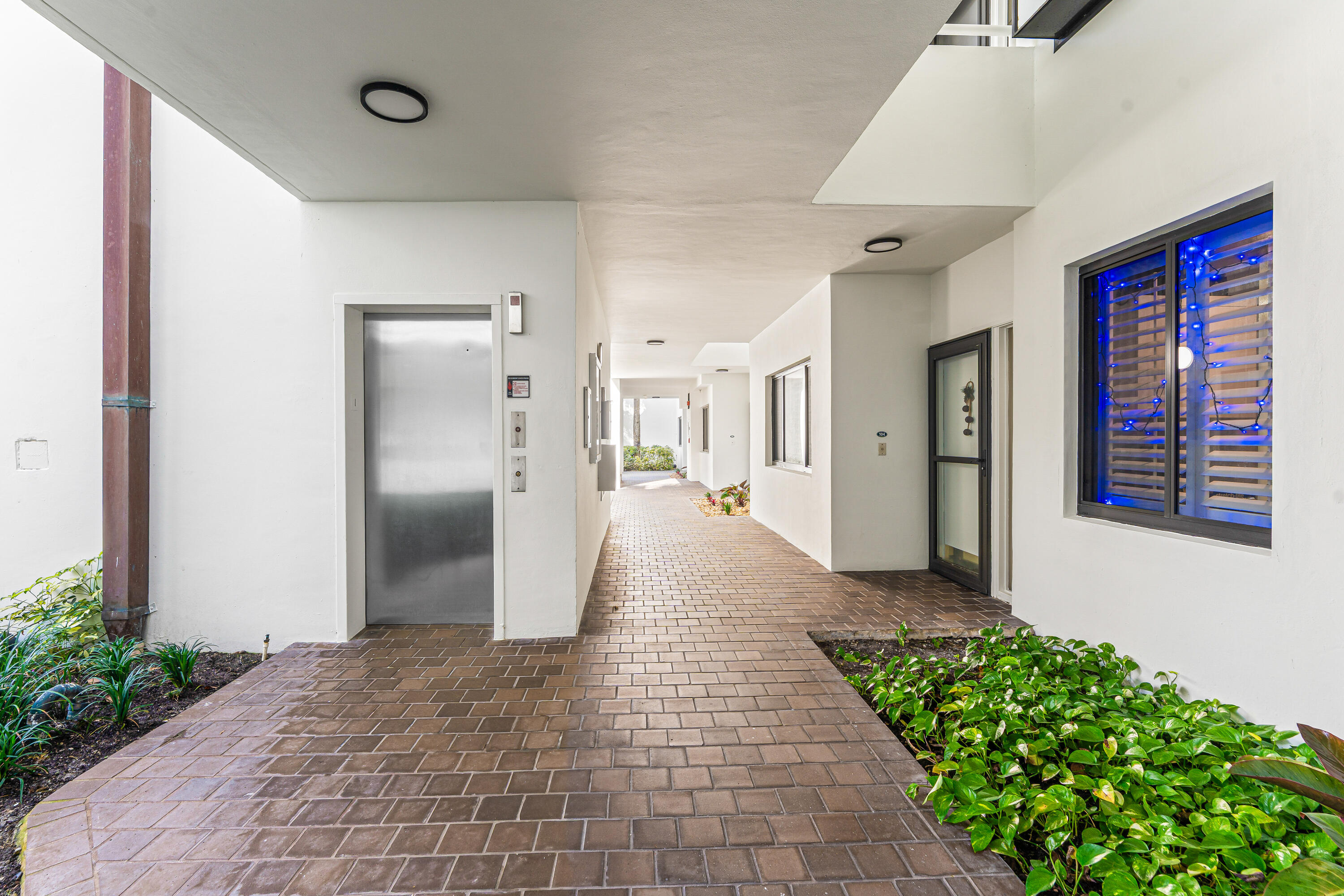200 Waterway #104, Tequesta FL 33469