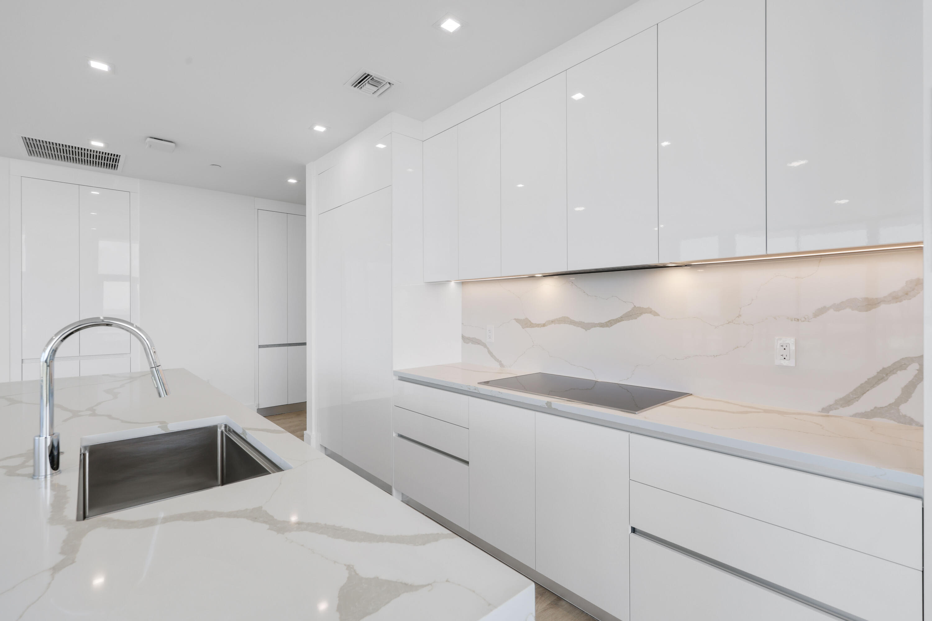 220 Lake Shore #1823, Lake Park FL 33403