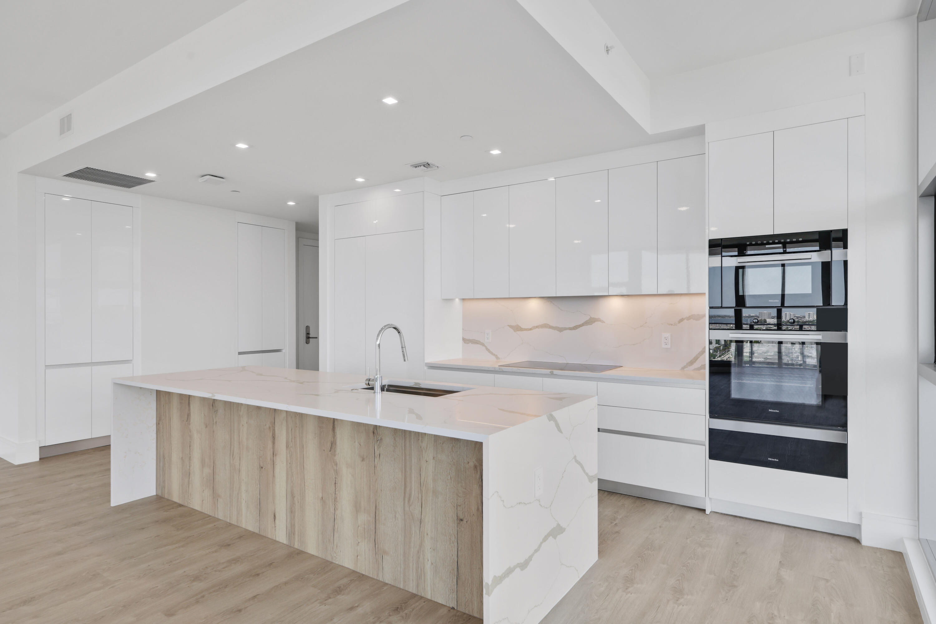 220 Lake Shore #1823, Lake Park FL 33403