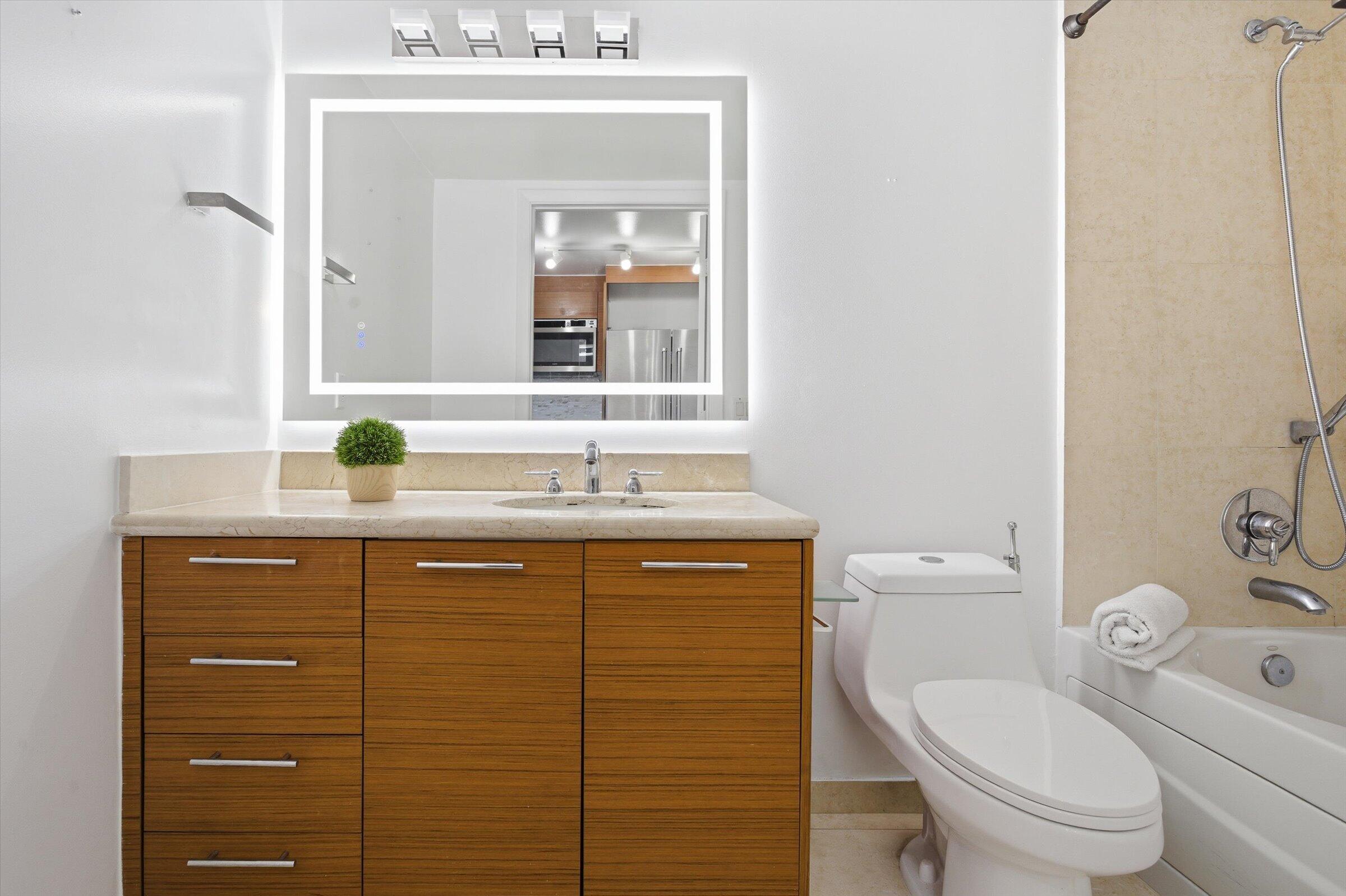 50 Biscayne #4603, Miami FL 33132