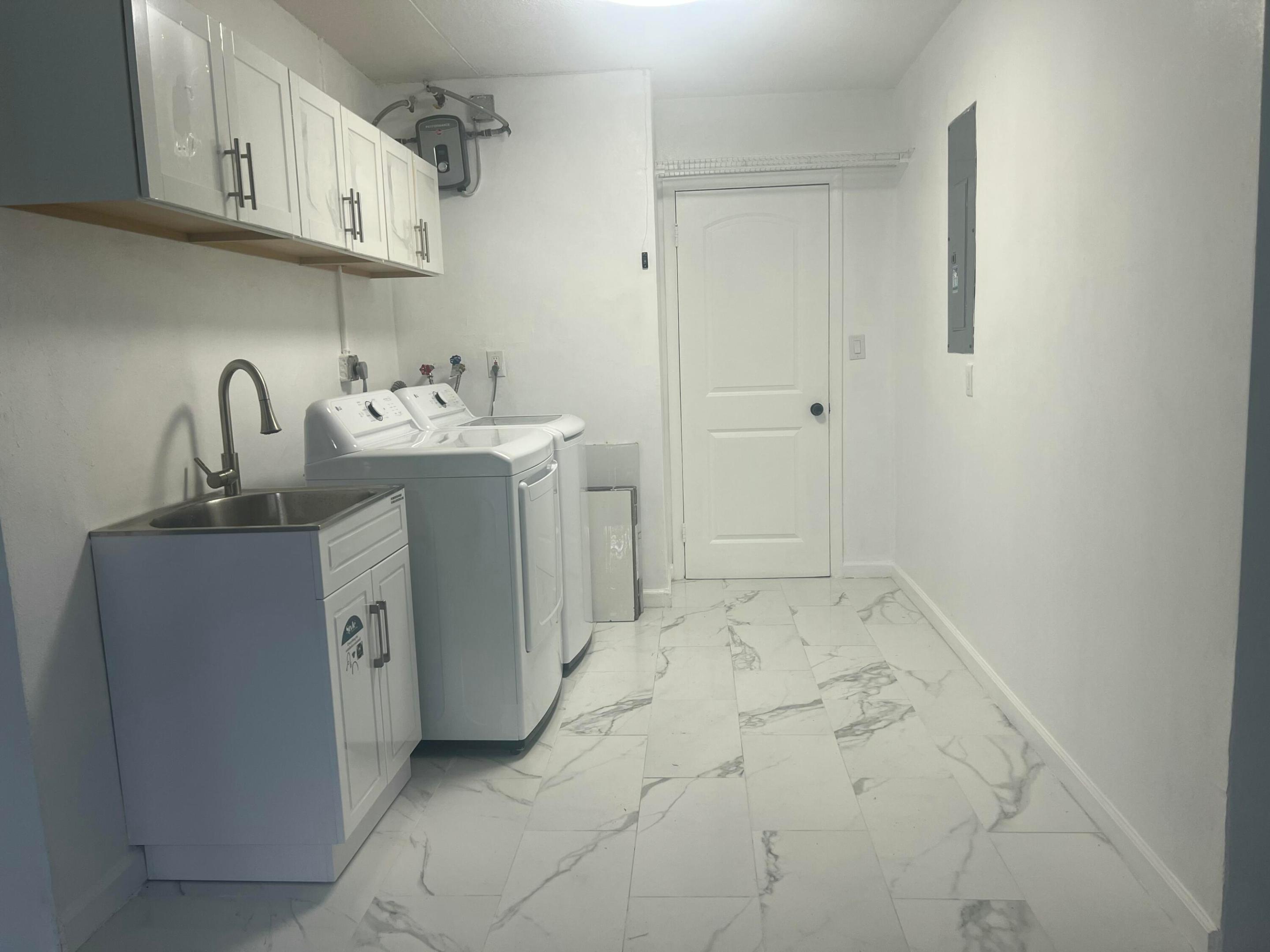 4680 NW 39th, Lauderdale Lakes FL 33319