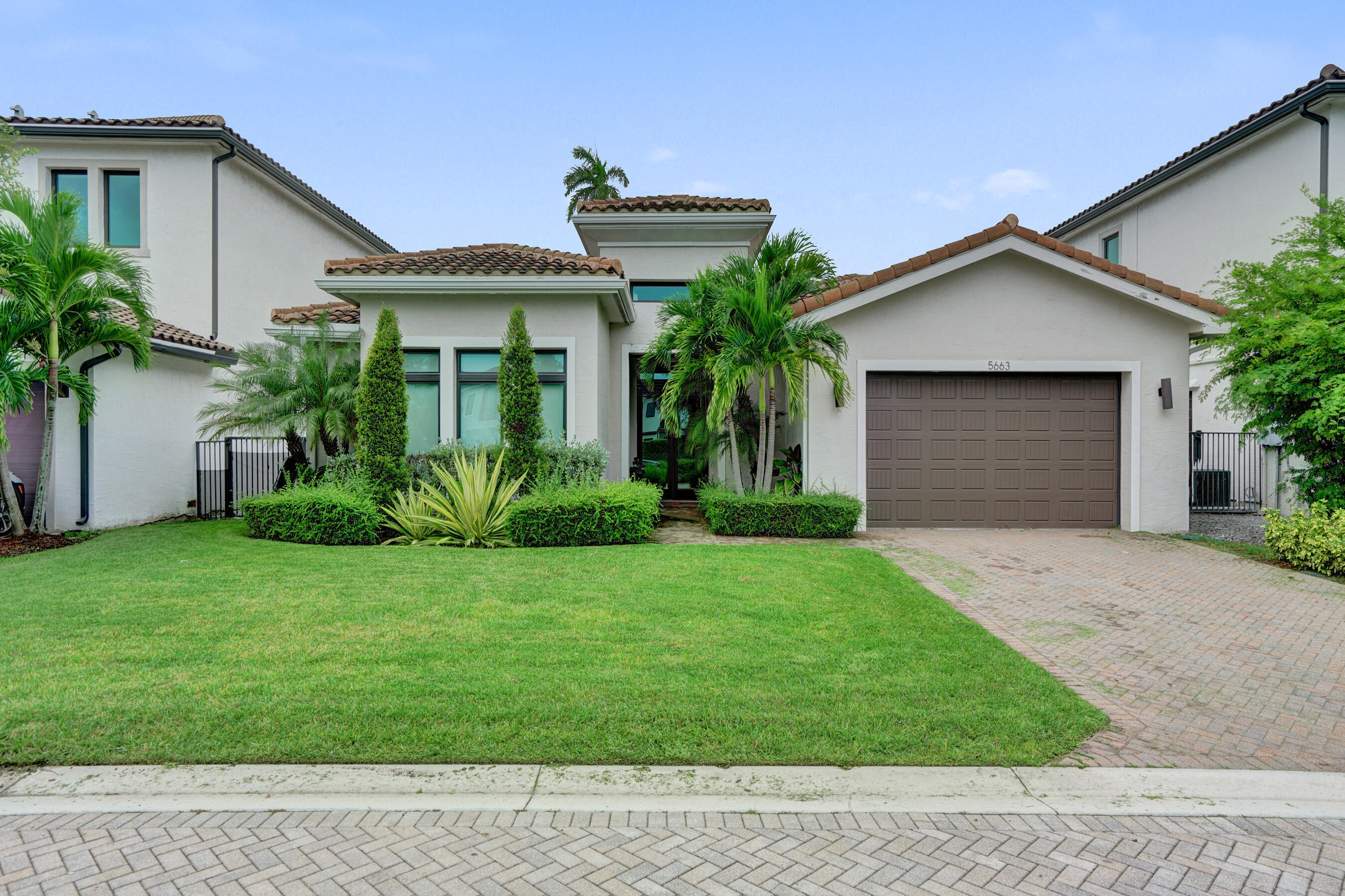5663 W Brookfield, Hollywood FL 33312