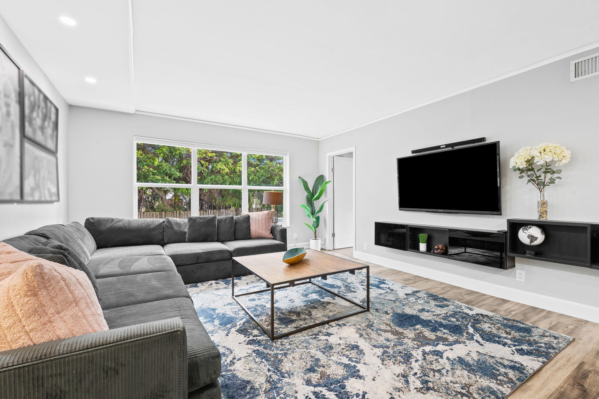 1881 Middle River #206, Fort Lauderdale FL 33305